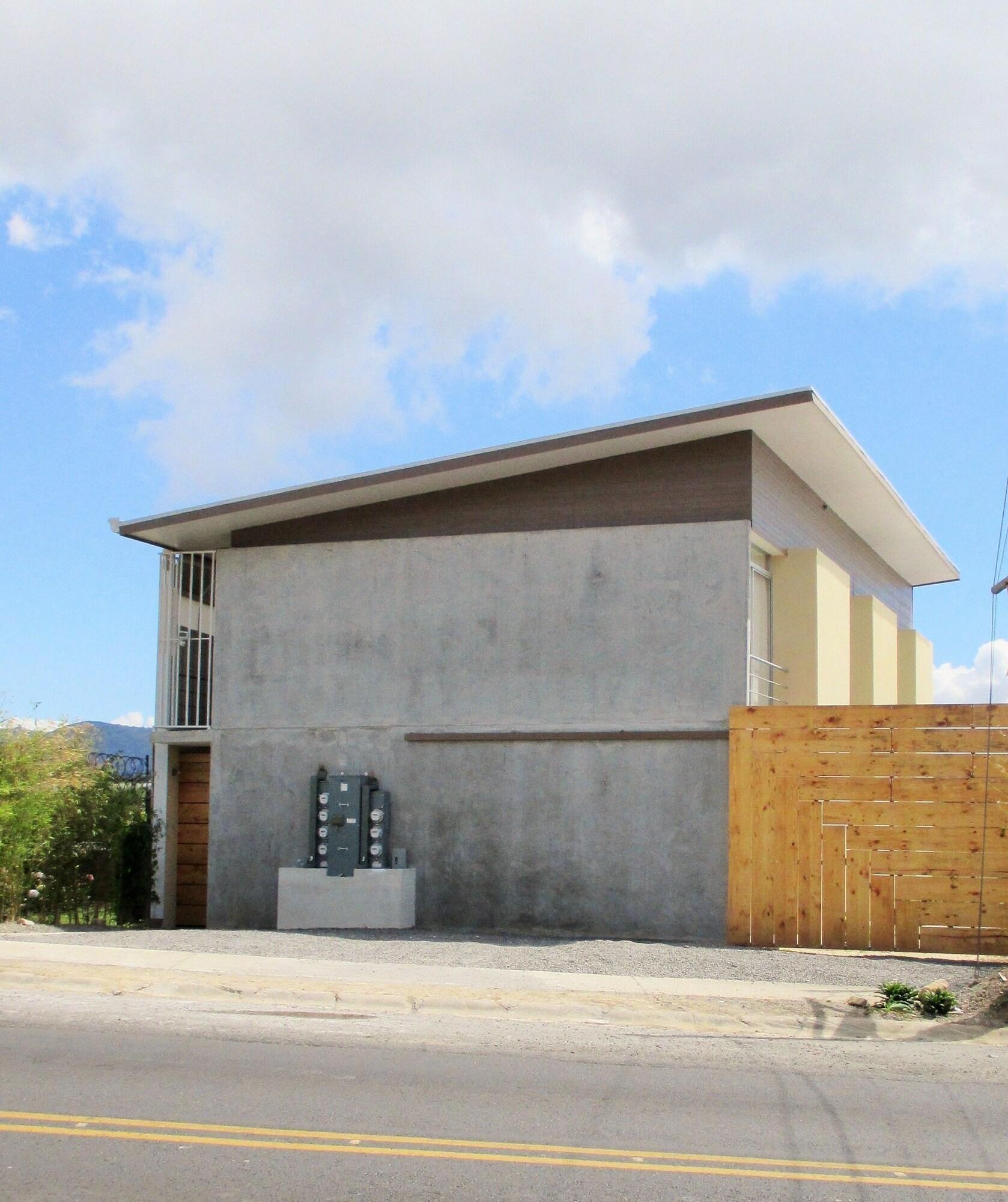 Vista Exterior Cedar Cats Short Stay Apartments - Adults Only