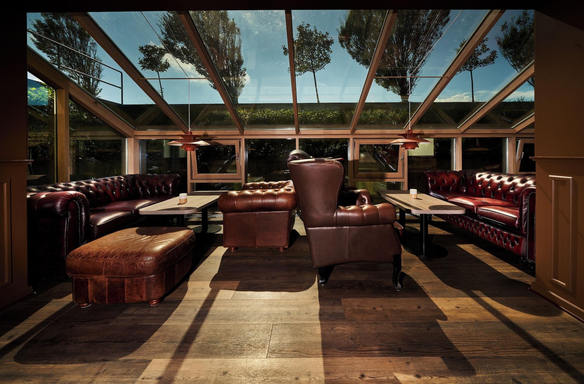 Bar/Salón Gl. Avernæs Sinatur Hotel & Konference