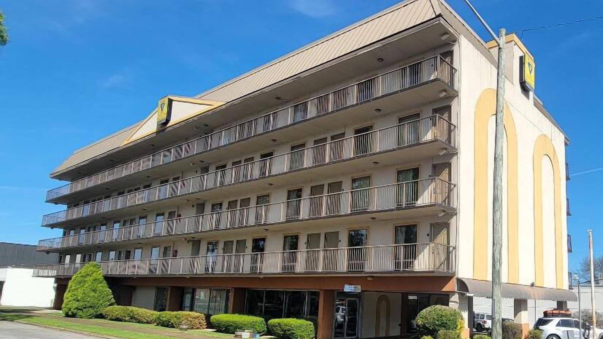 Vista Exterior Studio 9 Inn & Suites