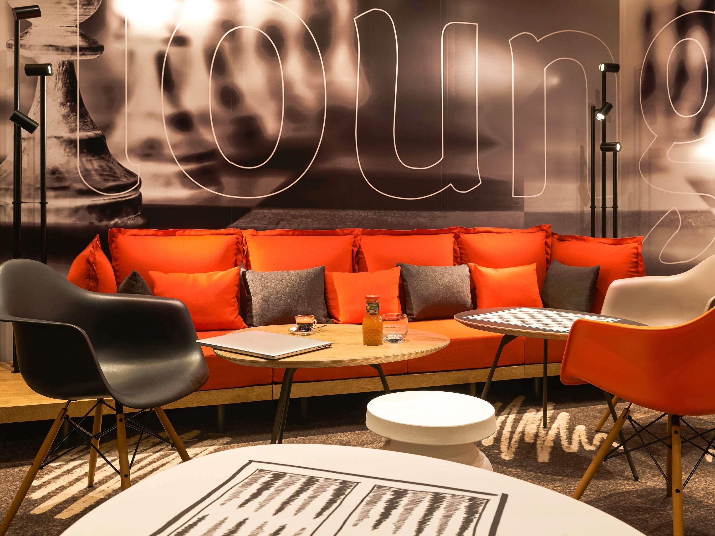 Bar/Salón ibis Nancy Centre Gare et Congres