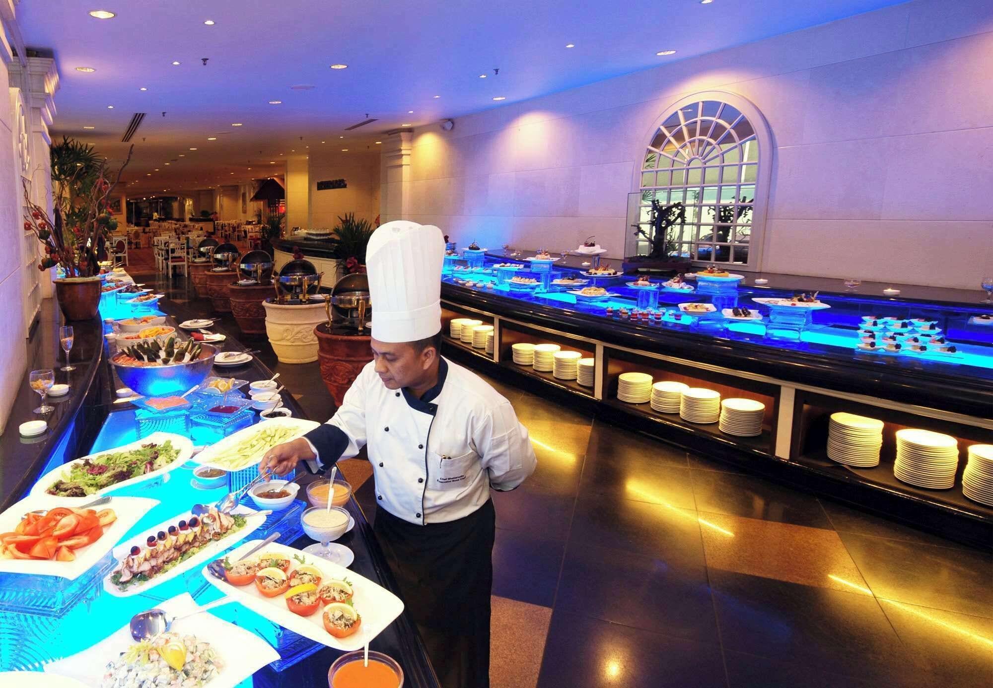 Restaurant Berjaya Waterfront Hotel