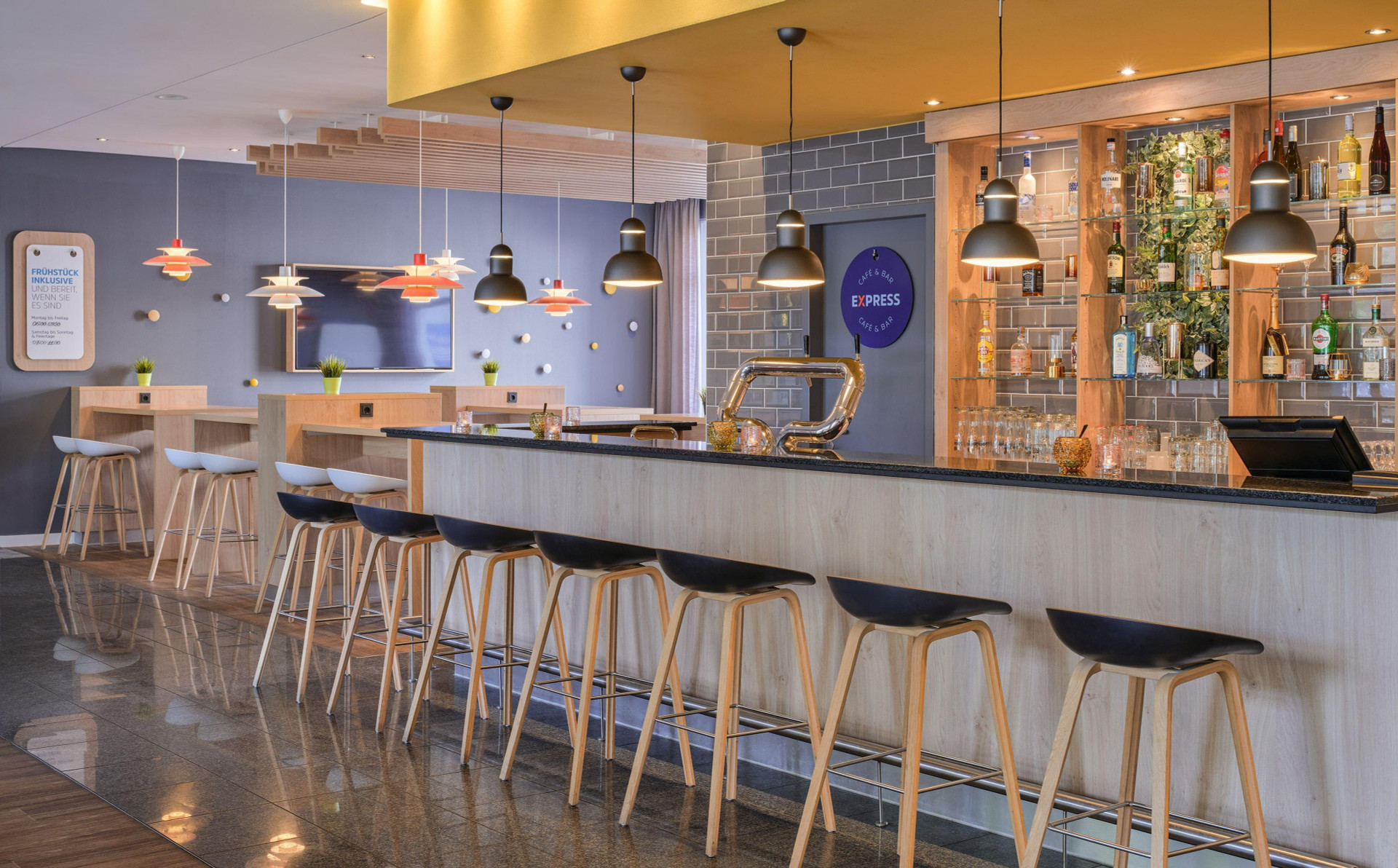 Bar/Salón Holiday Inn Express Frankfurt Messe by IHG