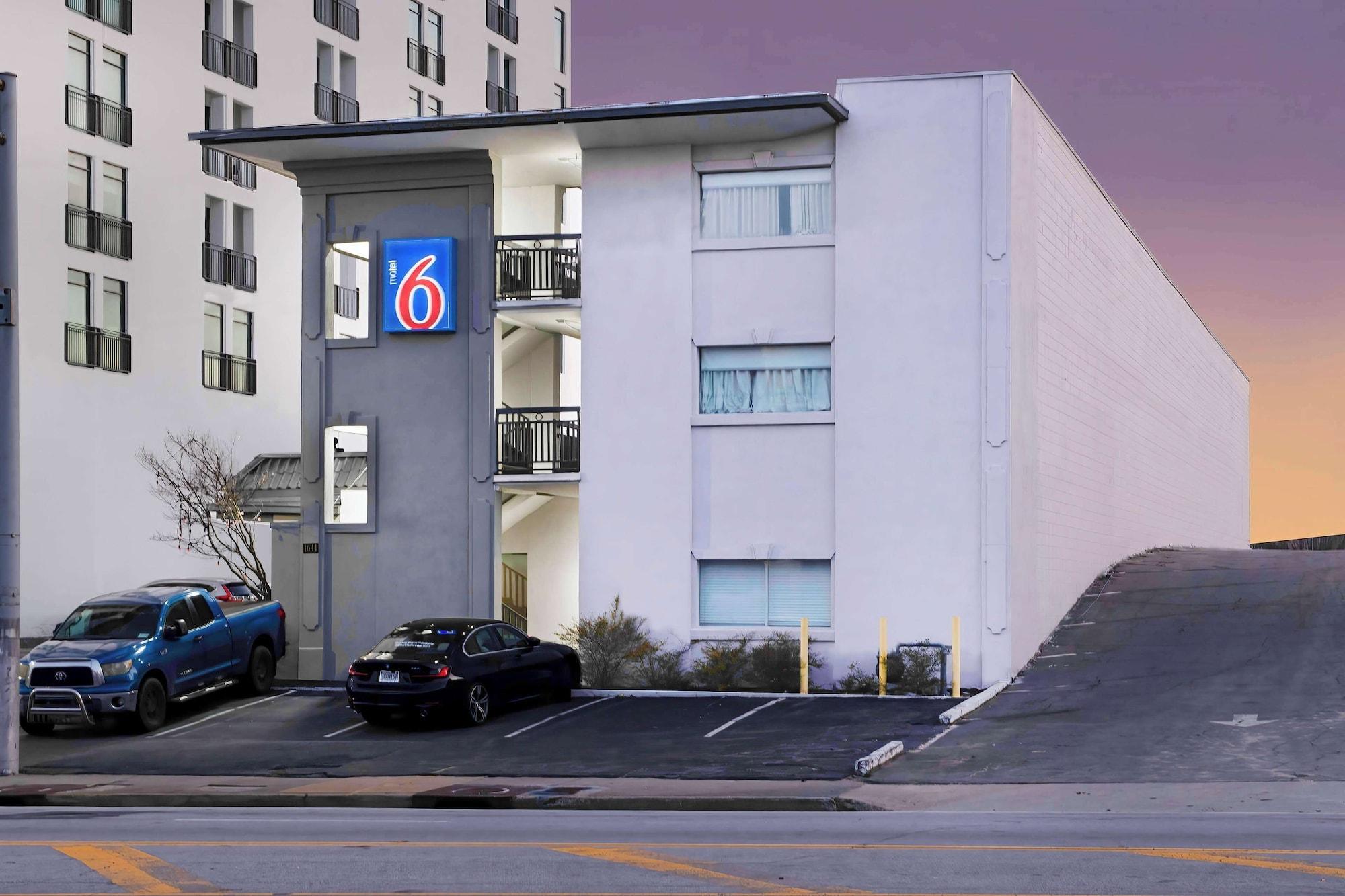 Vista Exterior Motel 6 Atlanta, GA - Midtown