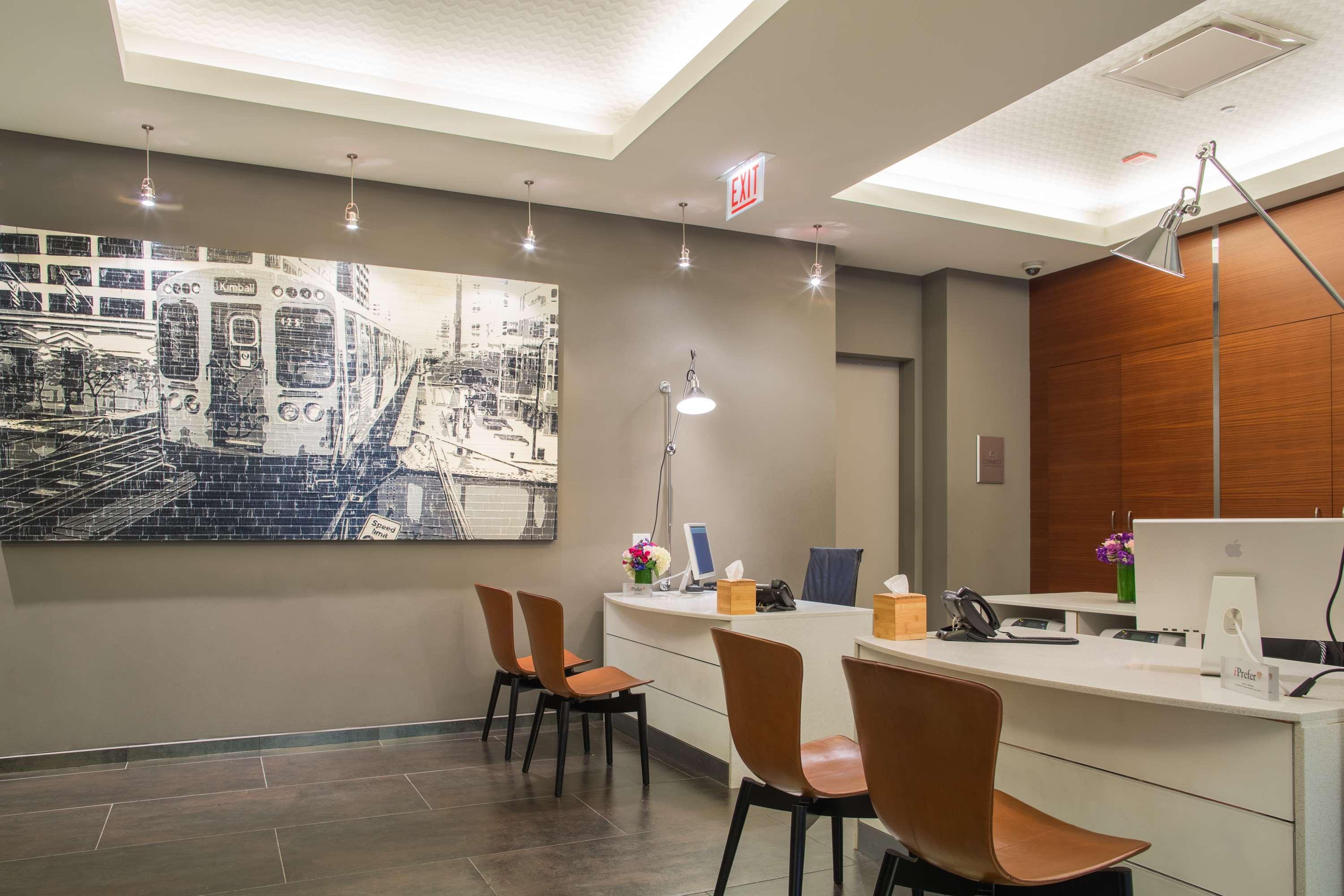 Vista Lobby Kinzie Hotel
