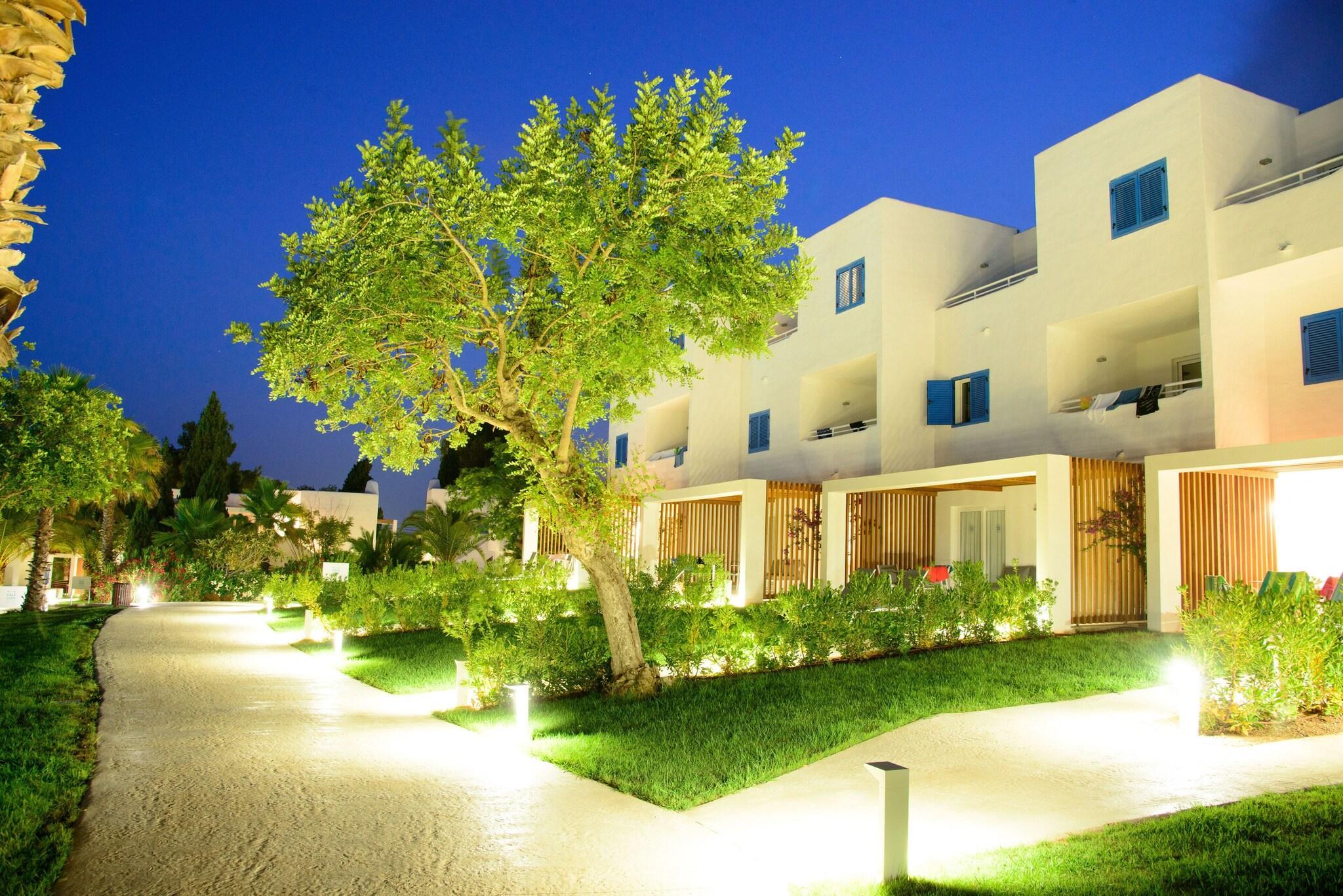 Vista Exterior Cala Llenya Resort Ibiza - Hotel