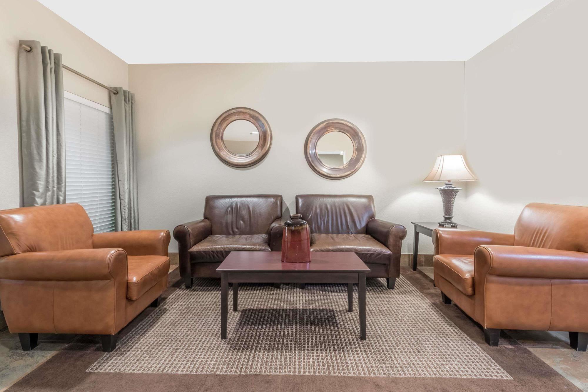 Vista Lobby MainStay Suites Addison-Dallas
