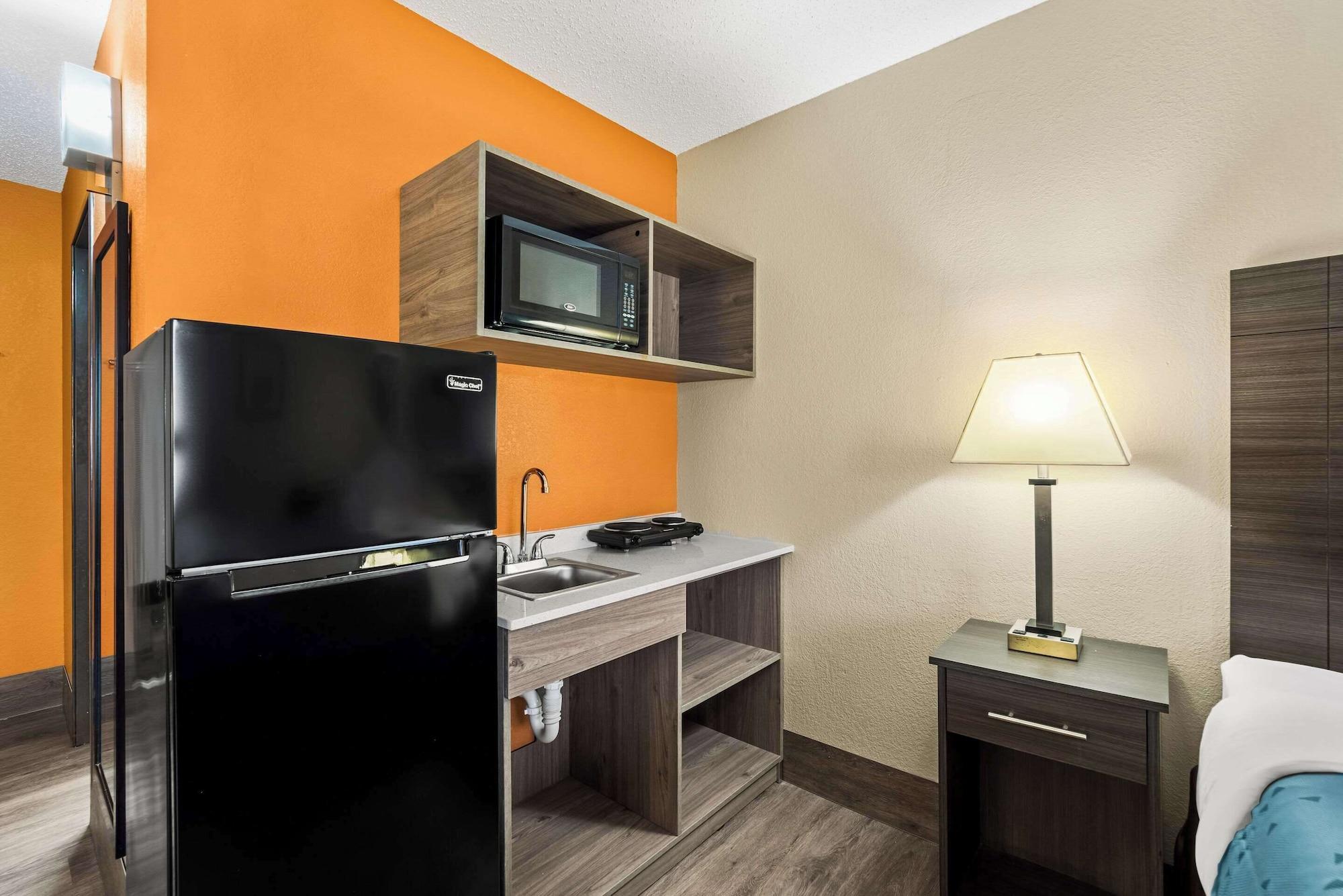 Varios Suburban Studios Columbia Northwest