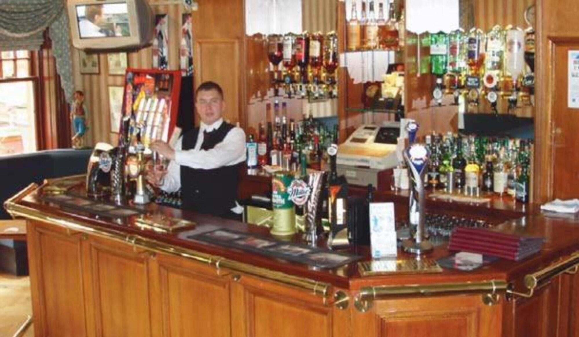 Bar/Salón OYO Dunmar House Hotel