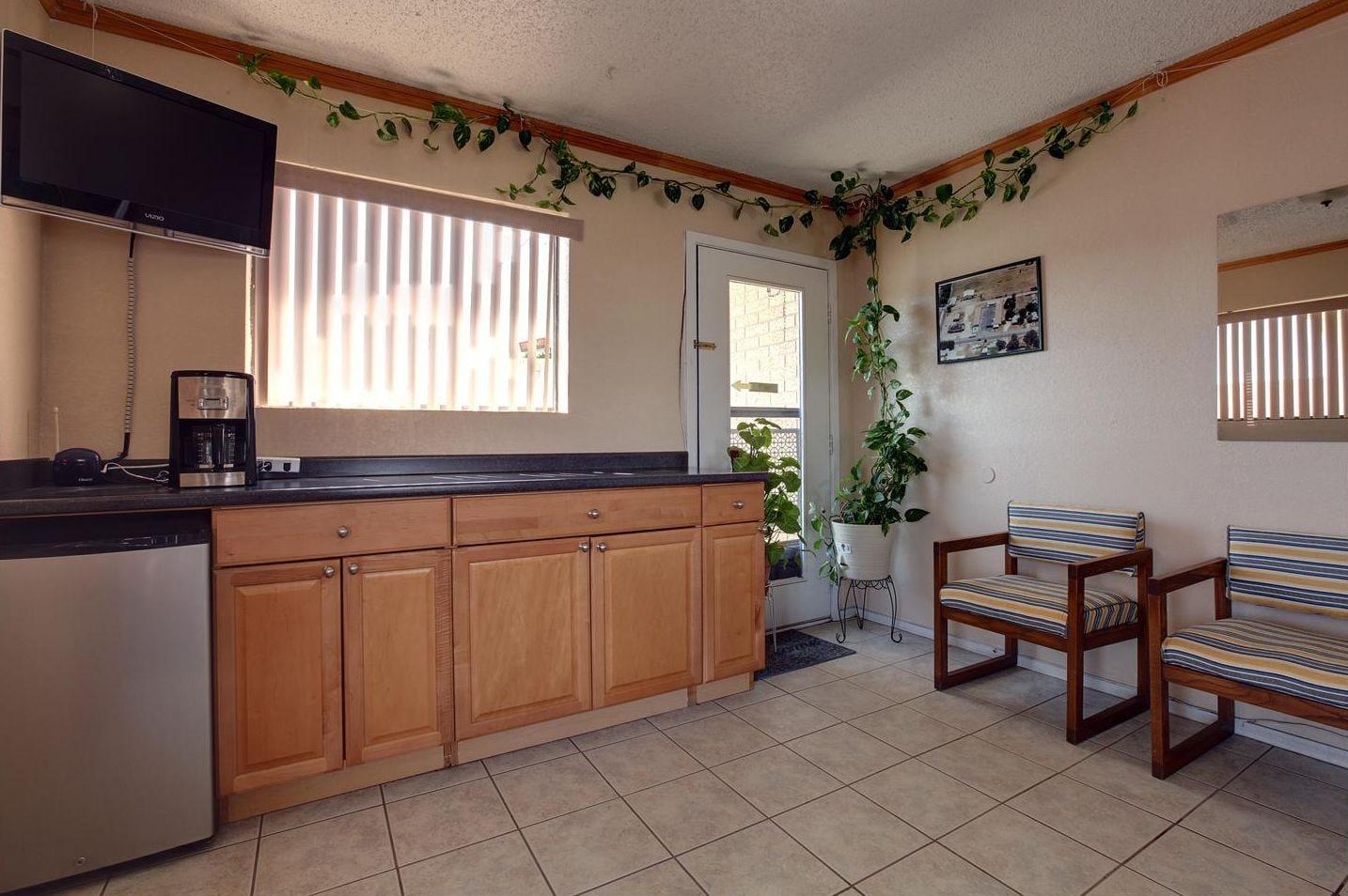 Vista Lobby Americas Best Value Inn Comanche