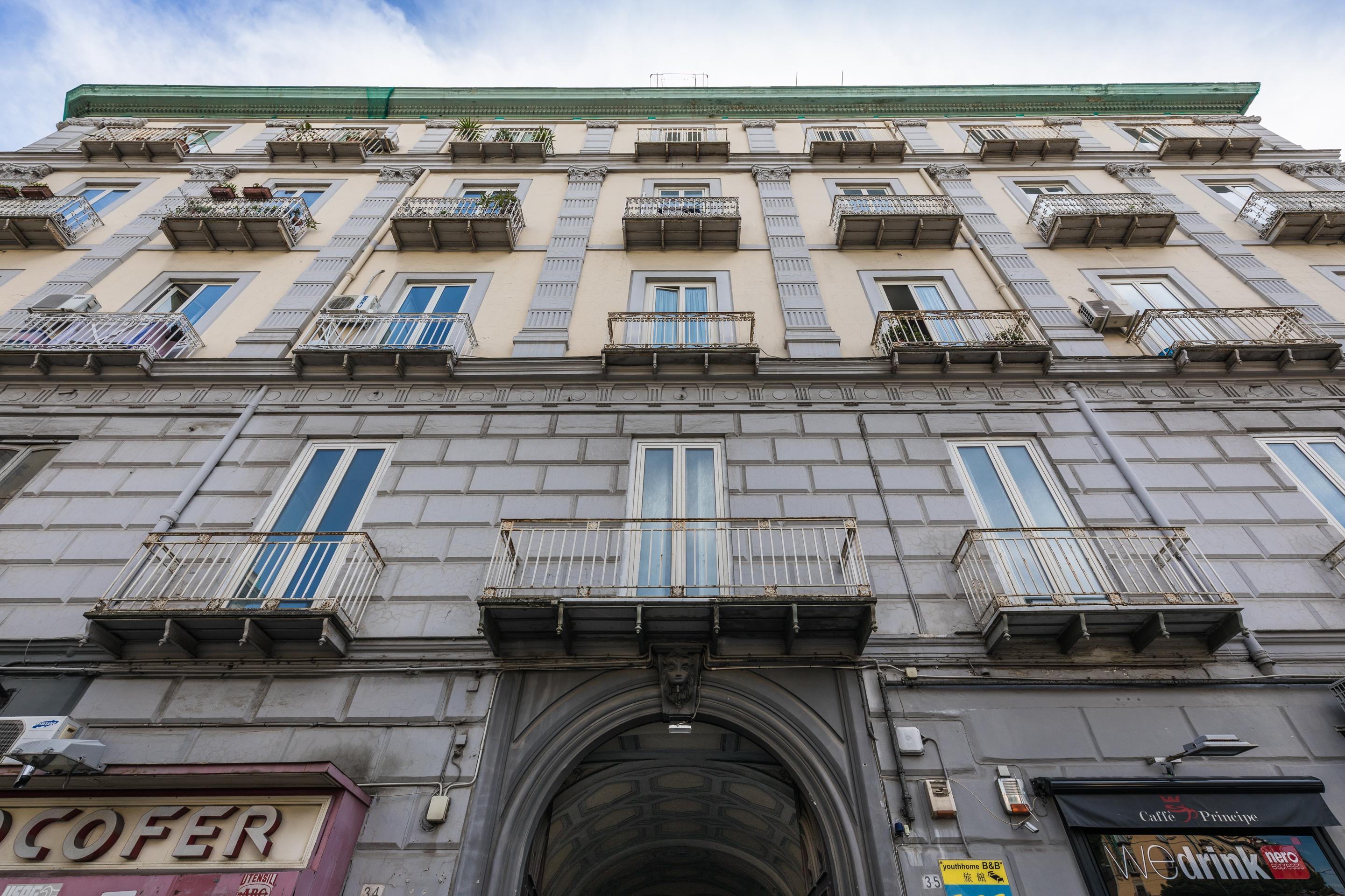Vista Exterior Opera Home Principe Umberto