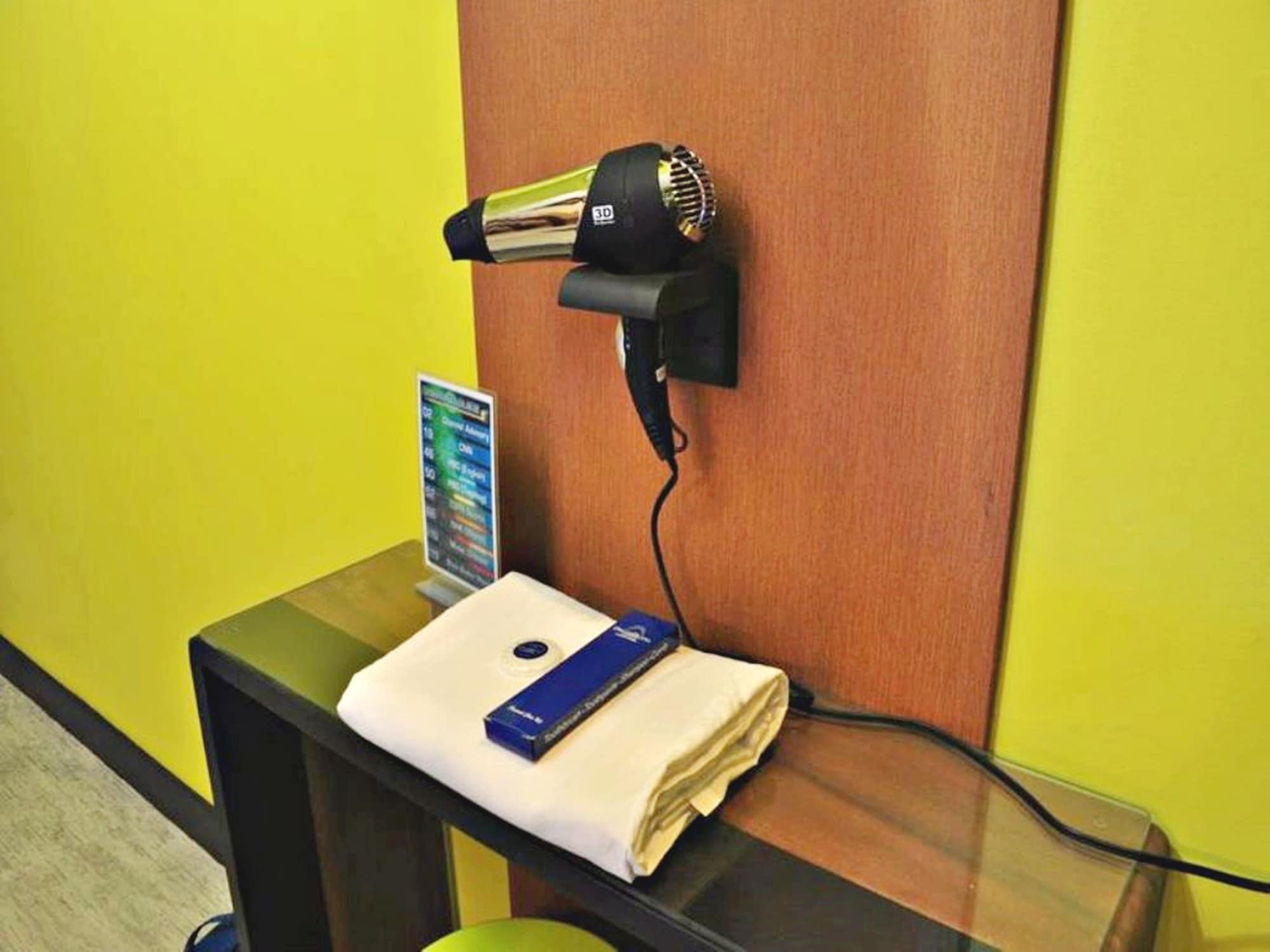Set de Habitación Hotel DreamWorld Las Pinas