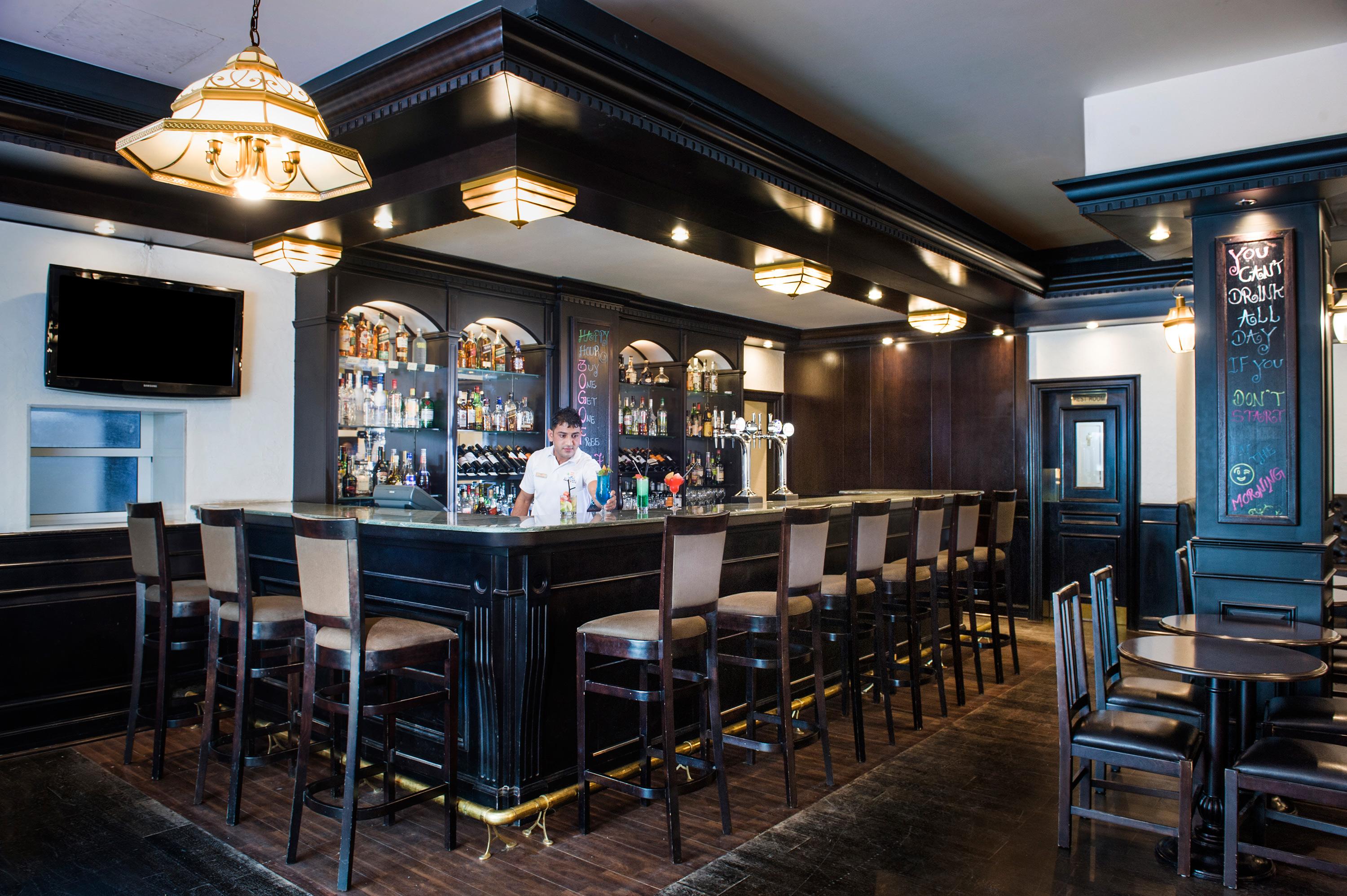 Bar/Salón Al Hamra Residence