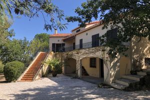 Alquiler Vacacional - Stylish villa, 13m private pool, tranquil garden, close to village amenities