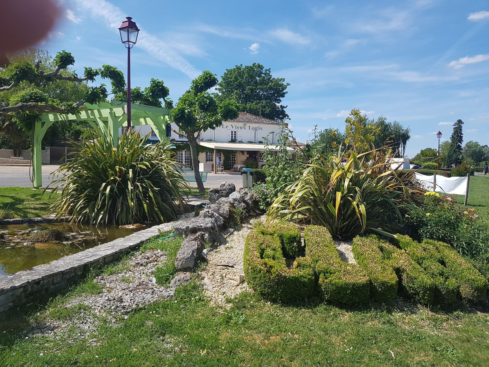 Vista Exterior Le Vieux Logis de Clam