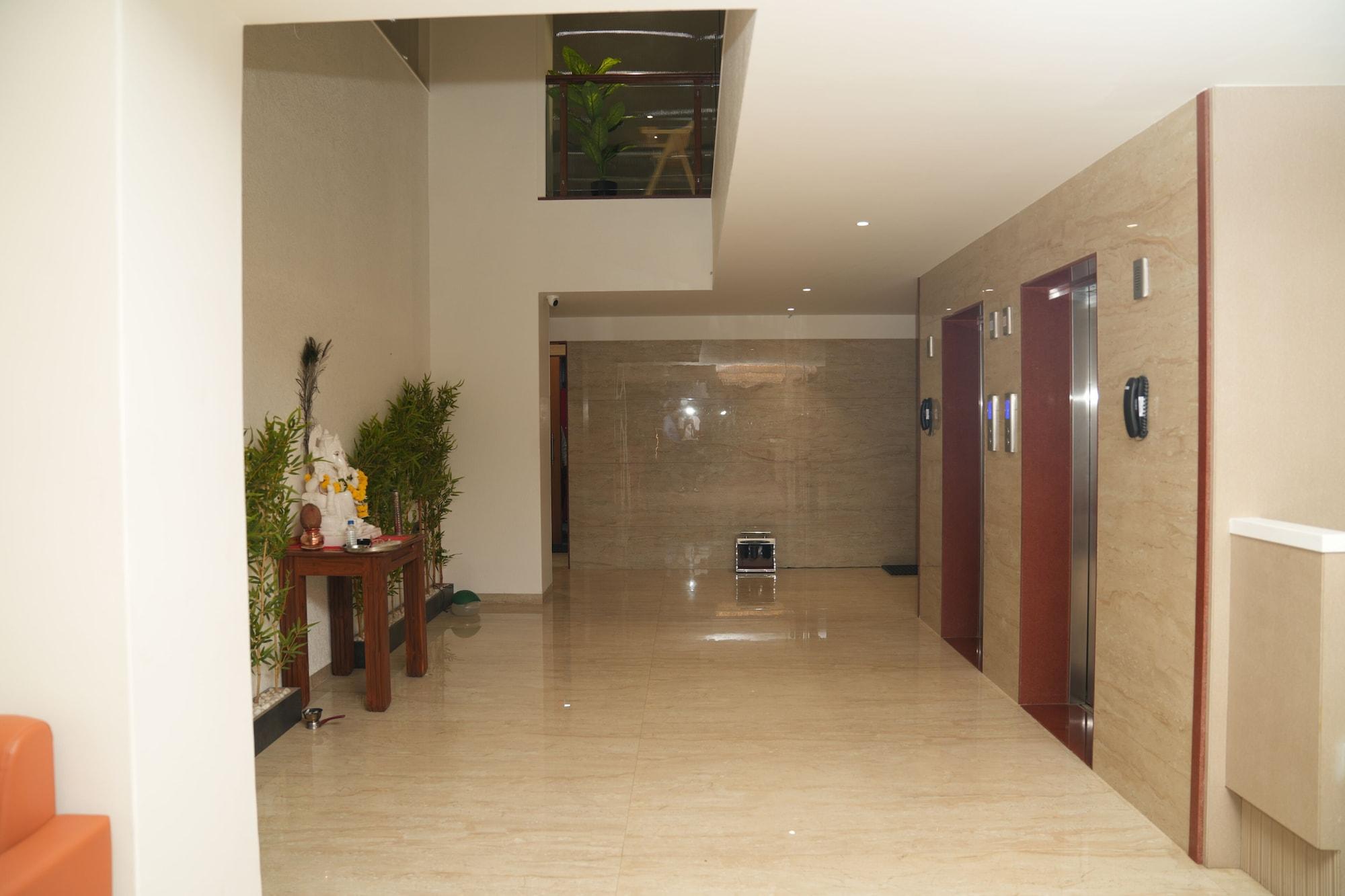 Vista Lobby Mastiff Hotel Crystara, Jalgaon