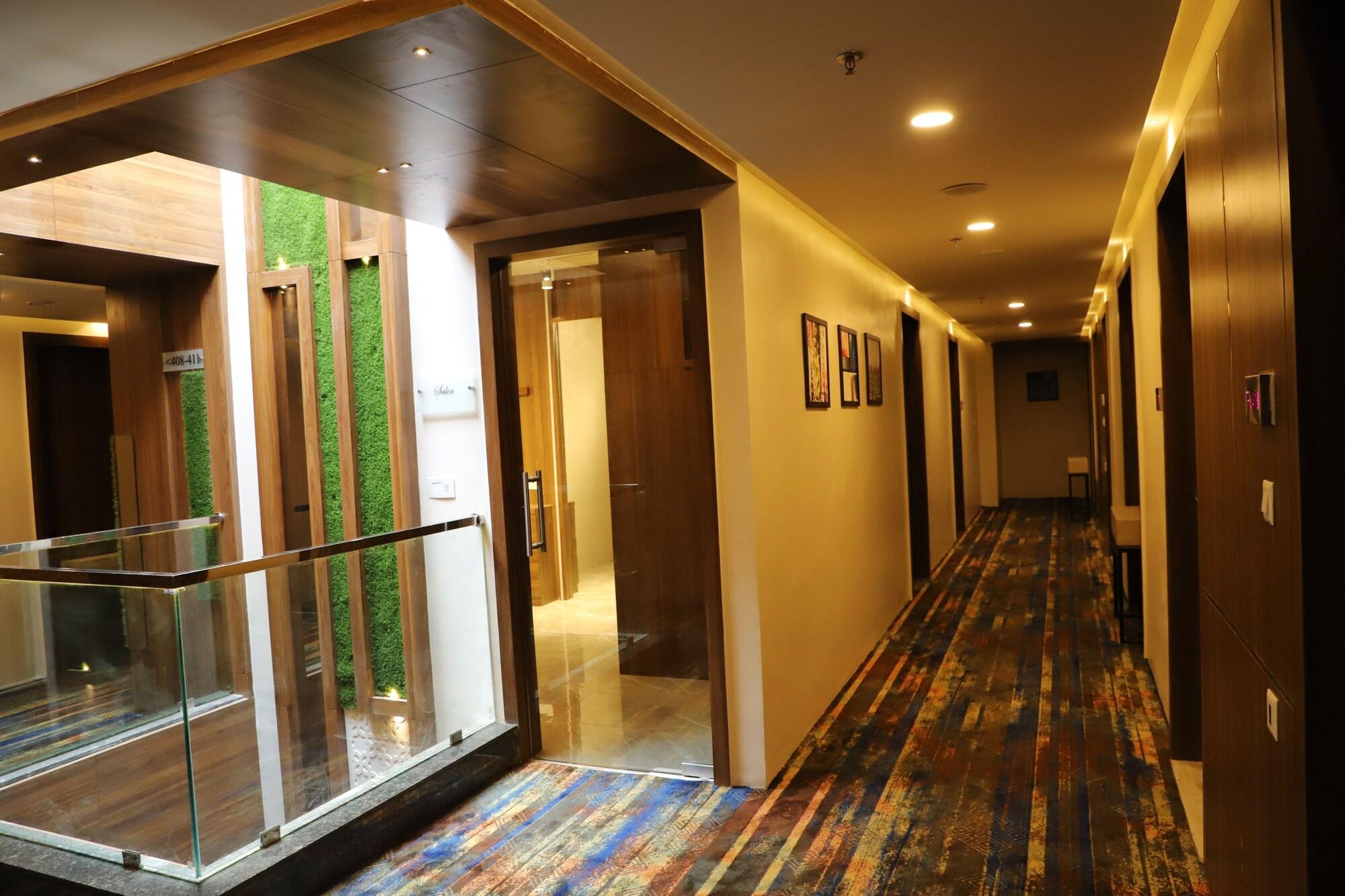 Vista Exterior Regenta Inn Morbi