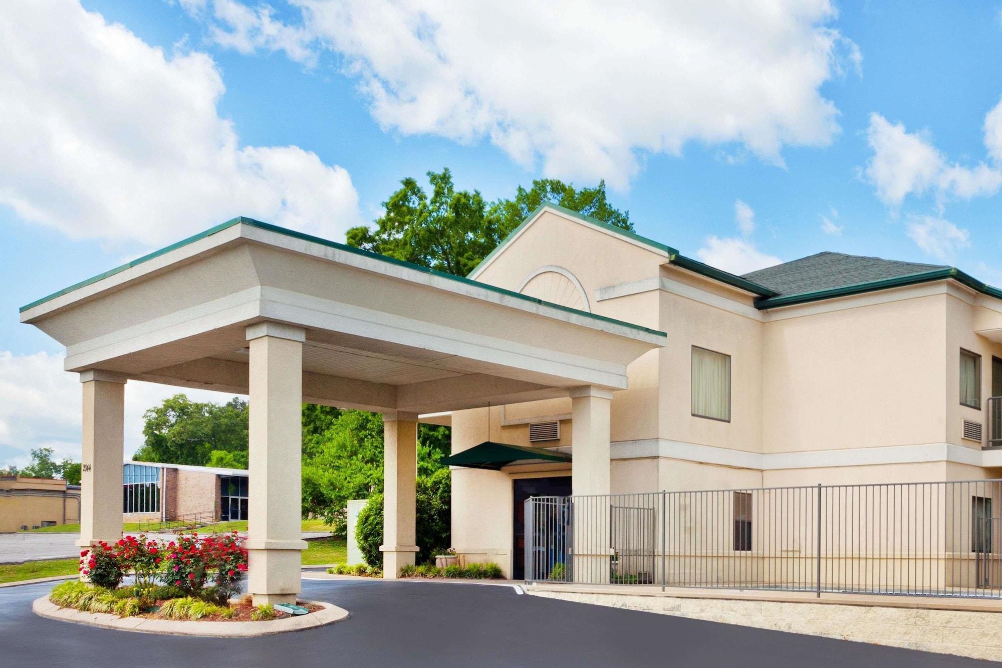 Vista Exterior Super 8 by Wyndham Ft. Oglethorpe GA/Chatt TN Area