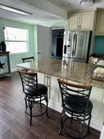 Alquiler Vacacional - Relax in Daytona Beach on the Miracle Mile in this spacious 4 bedroom home!
