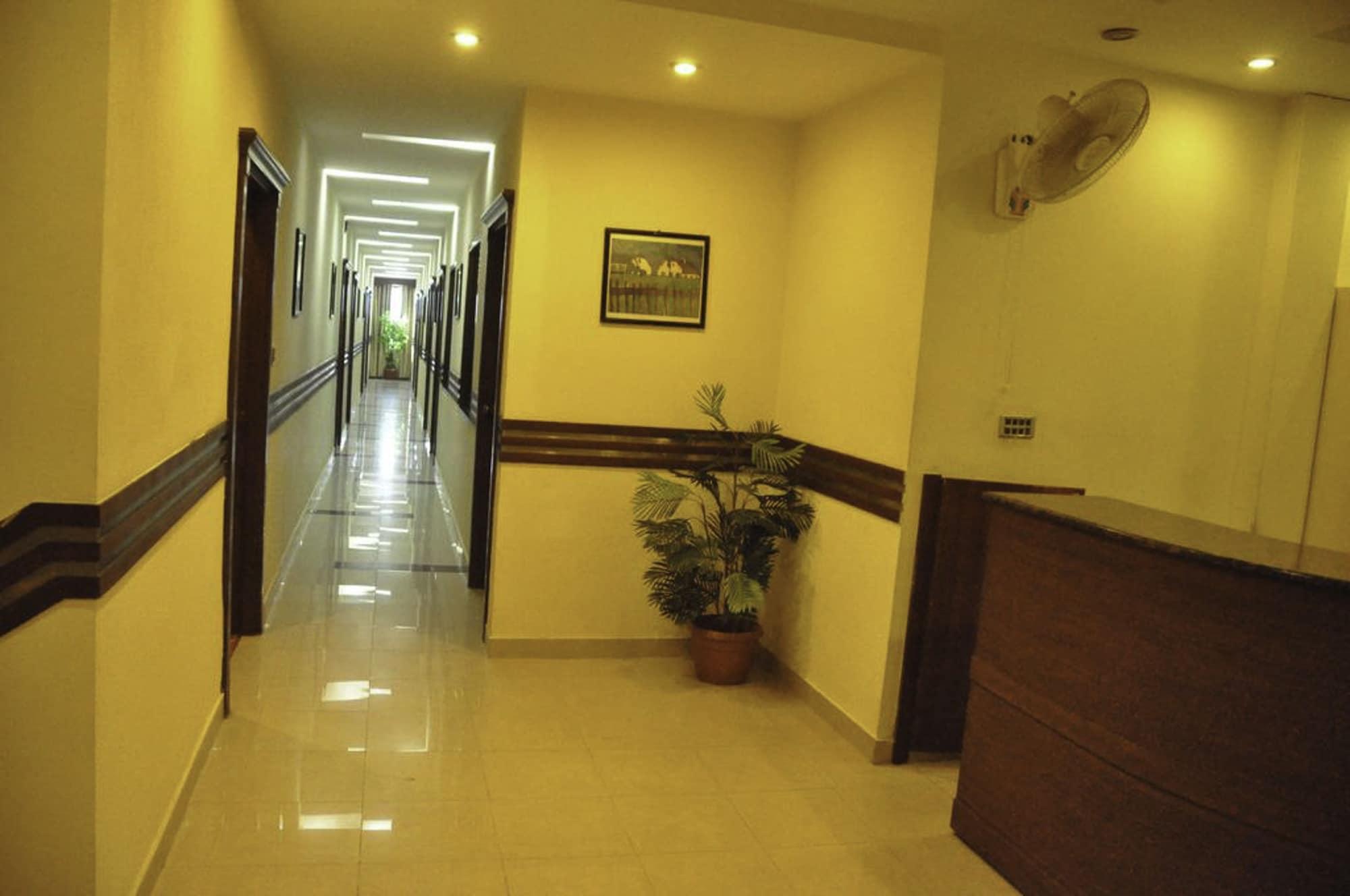 Varios Raj One Hotel