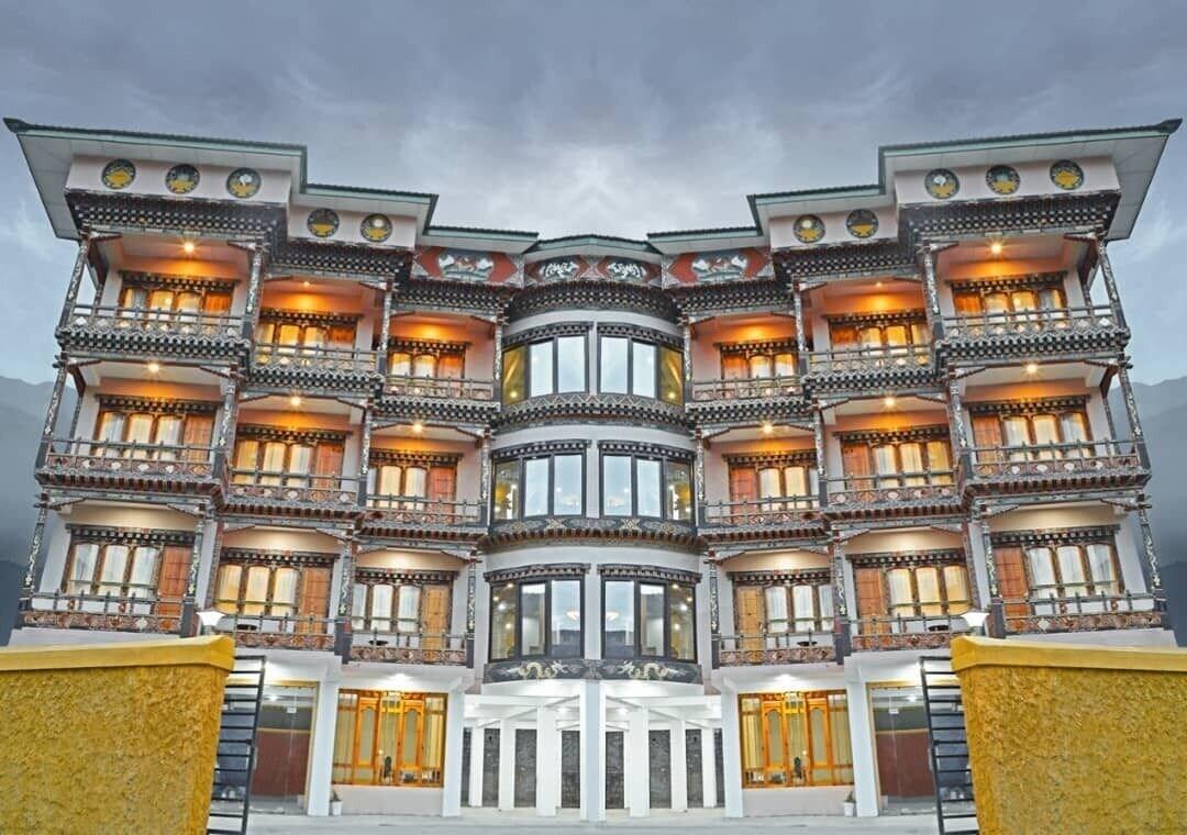 Varios Gonju Boutique