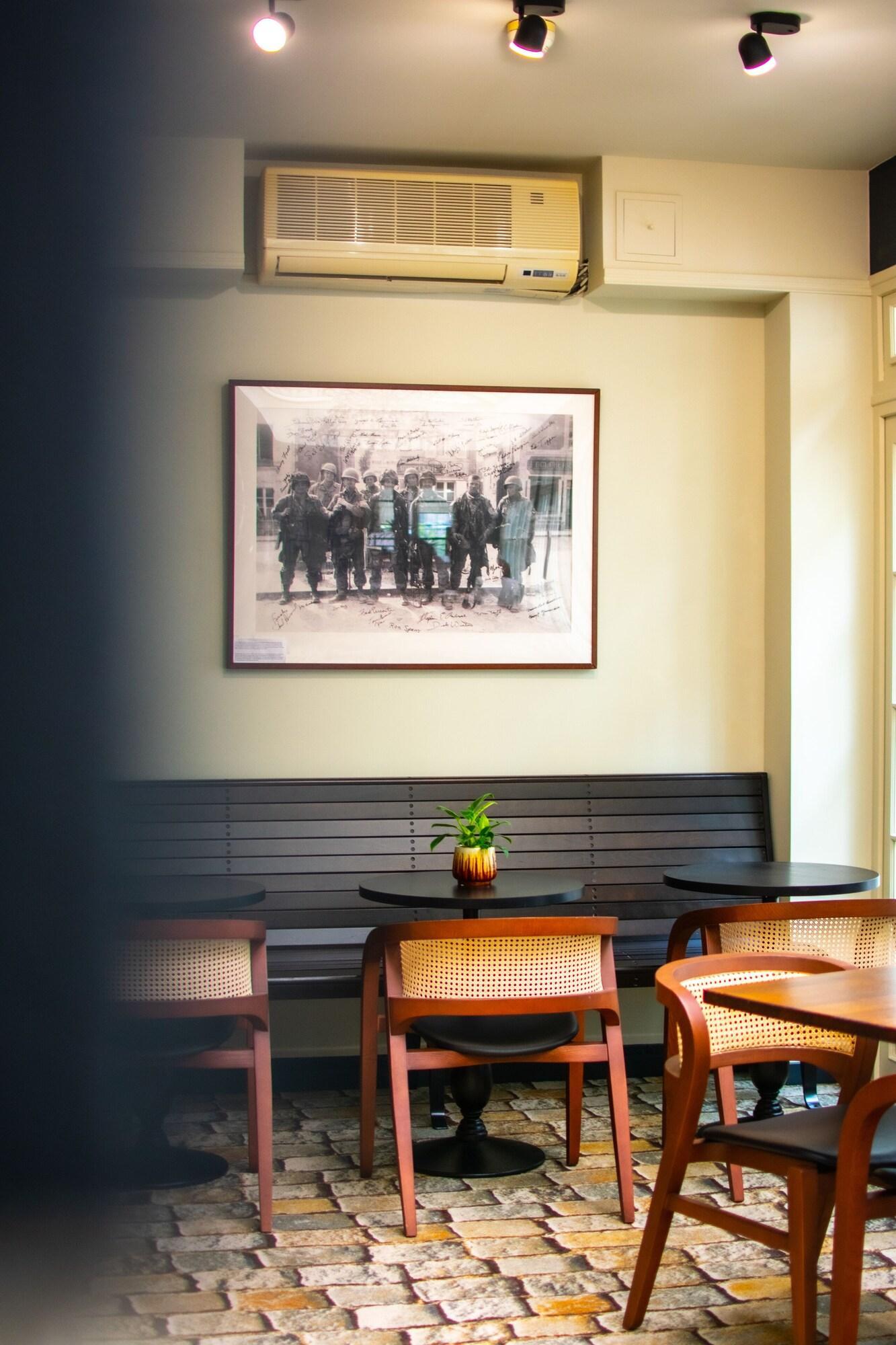 Bar/Salón Churchill