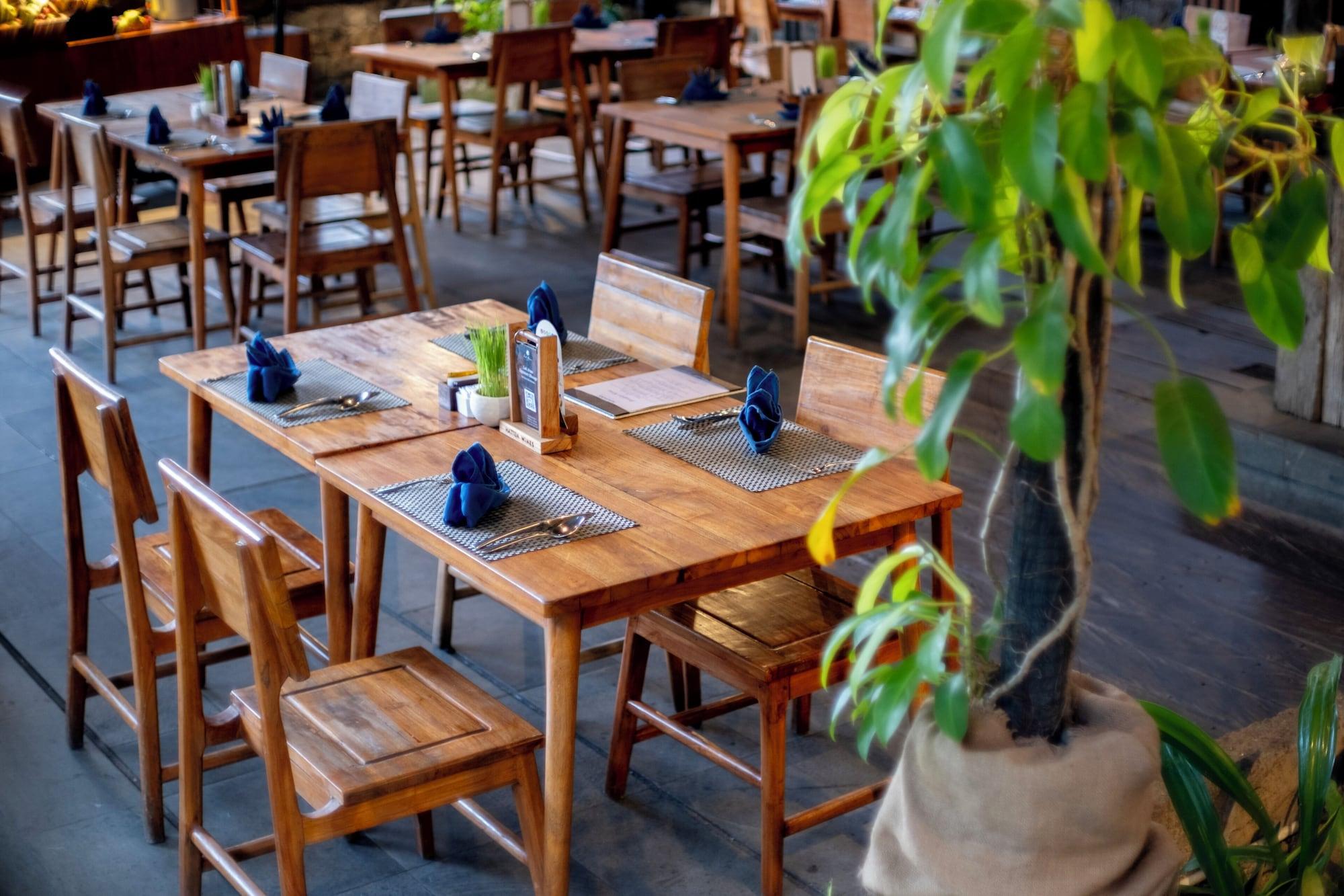 Restaurant Swarga Suites Bali Berawa, Marclan Collection
