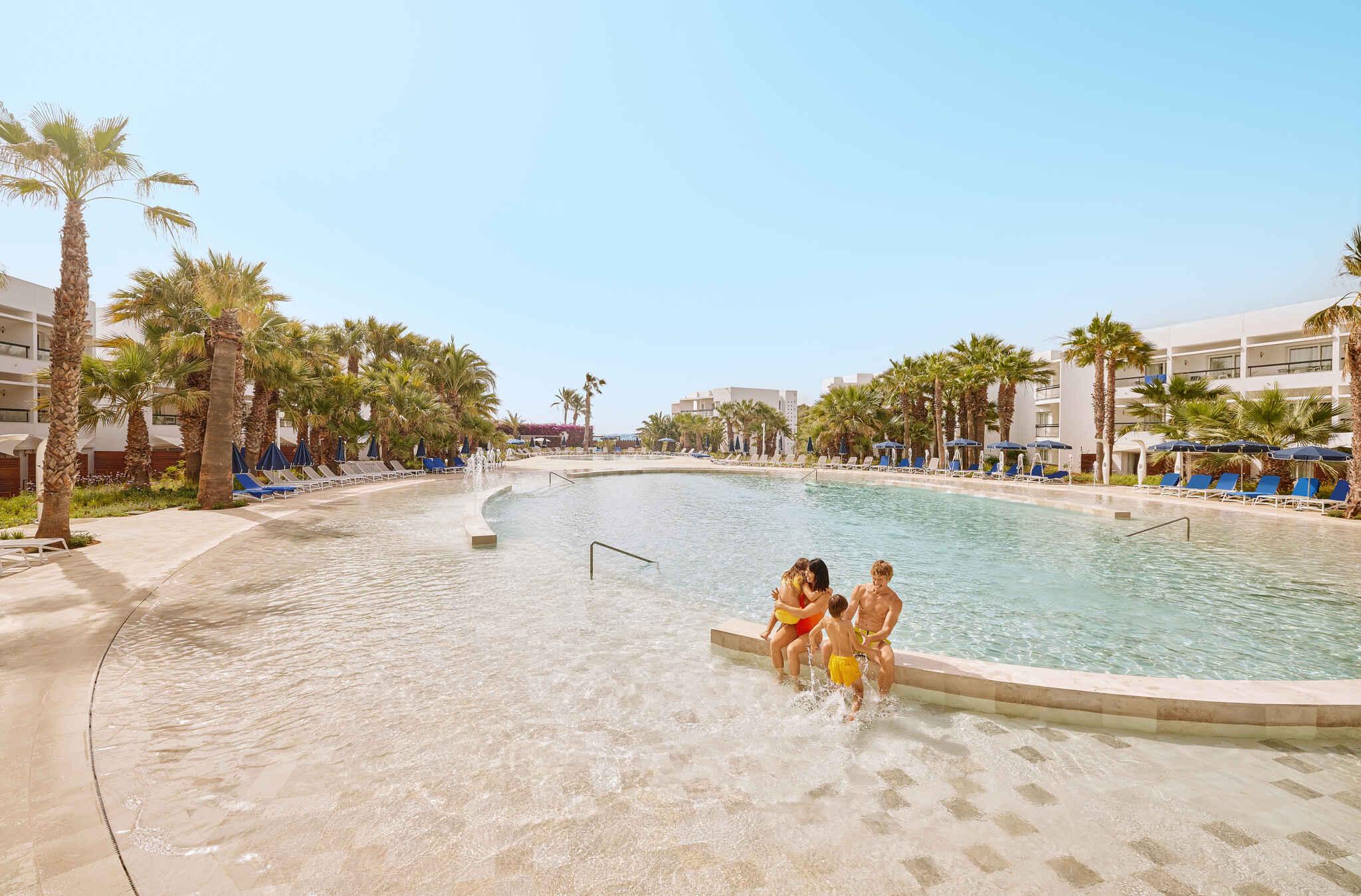 Vista da fachada Grand Palladium Select Palace Ibiza - All Inclusive