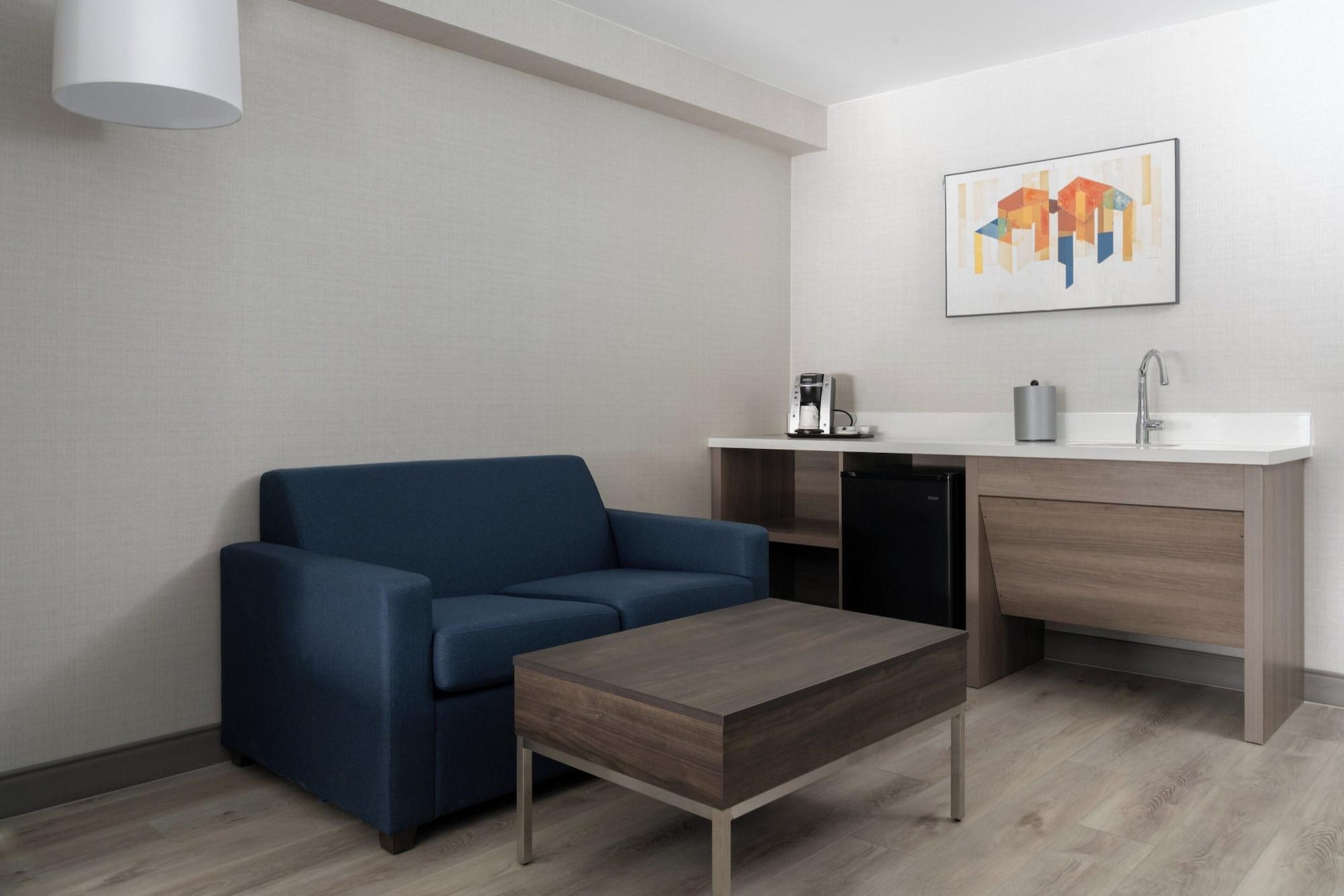 Set de Habitación Holiday Inn Express Hotel & Suites Drums by IHG