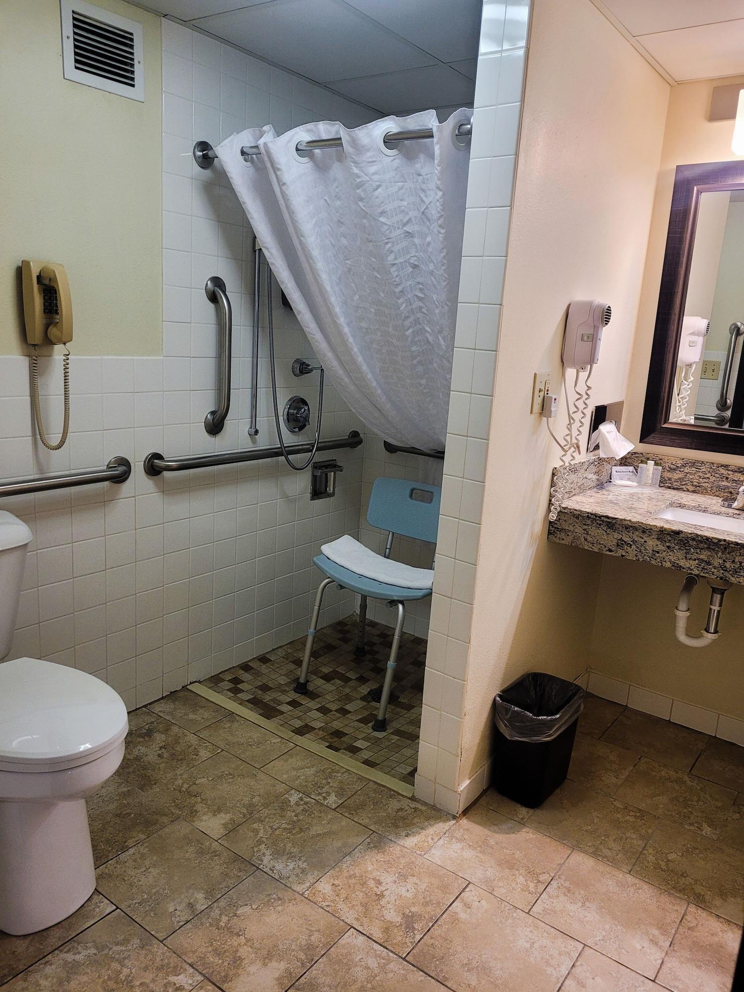 Equipamiento de Habitación AmericInn by Wyndham Spencer