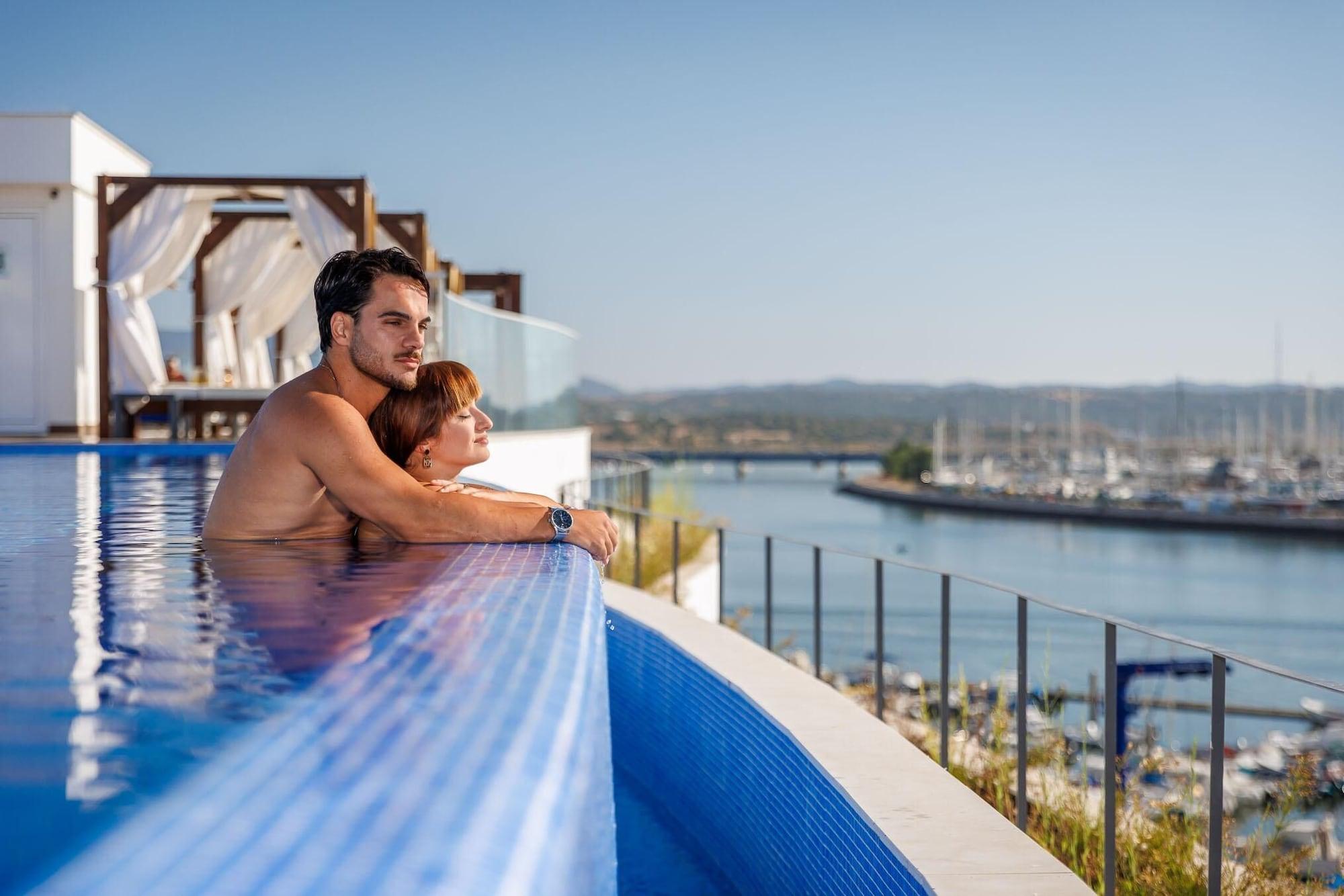 Vista Piscina Jupiter Marina Hotel - Couples & Spa