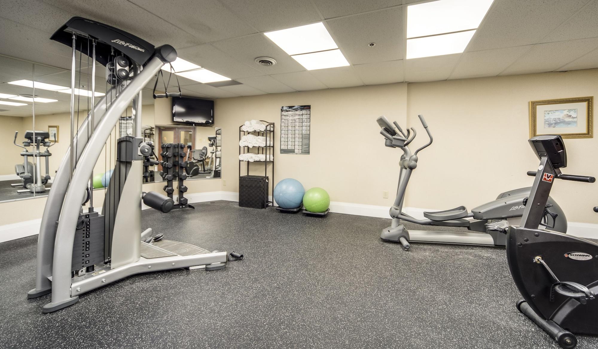 Gimnasio Monte Carlo Inn Airport Suites
