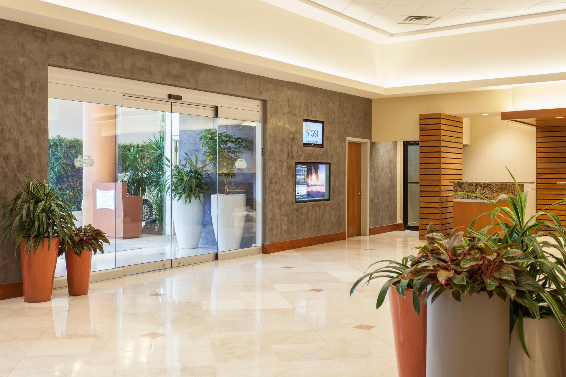 Vista Lobby Courtyard by Marriott Isla Verde Beach Resort