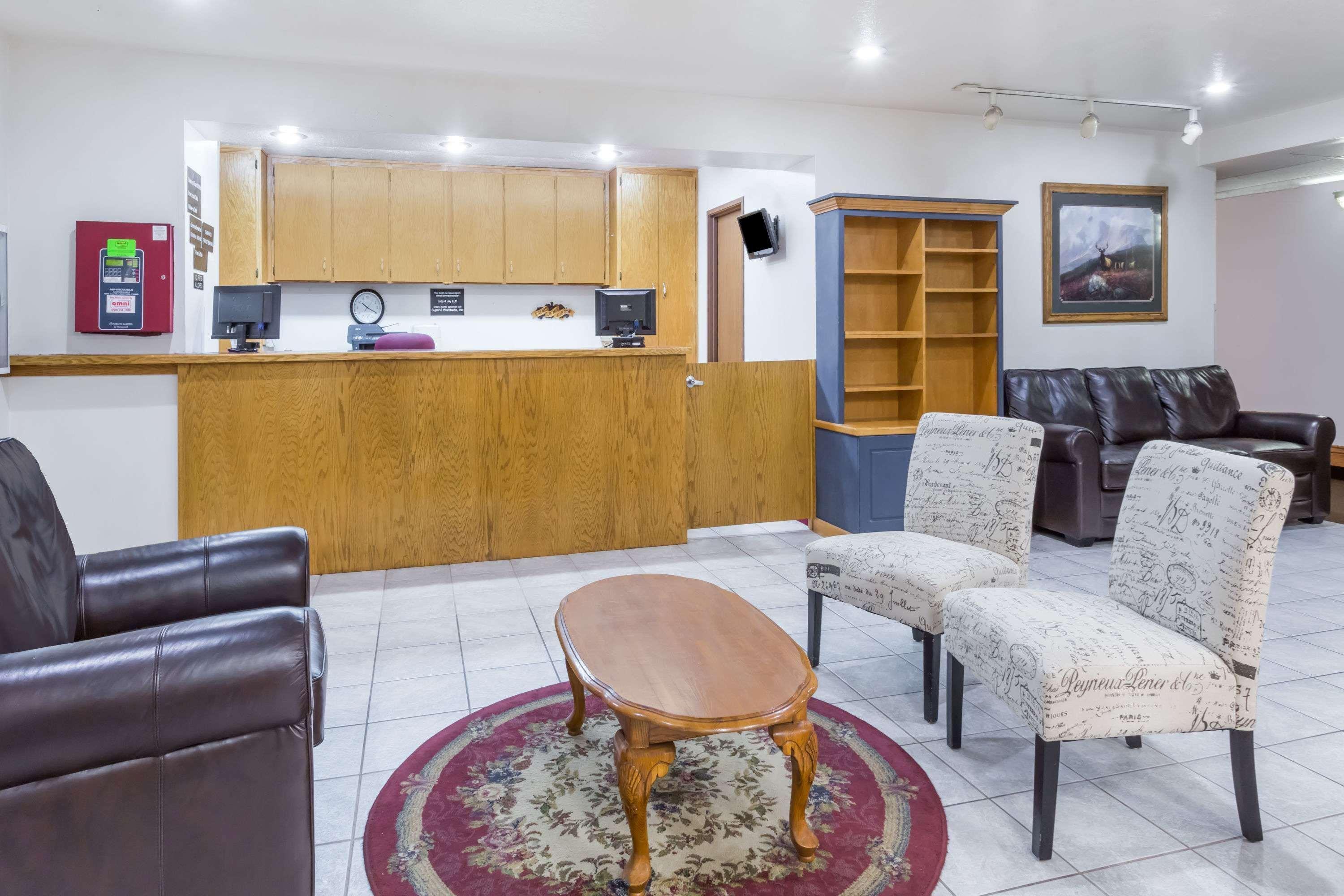 Vista Lobby Super 8 by Wyndham Rexburg
