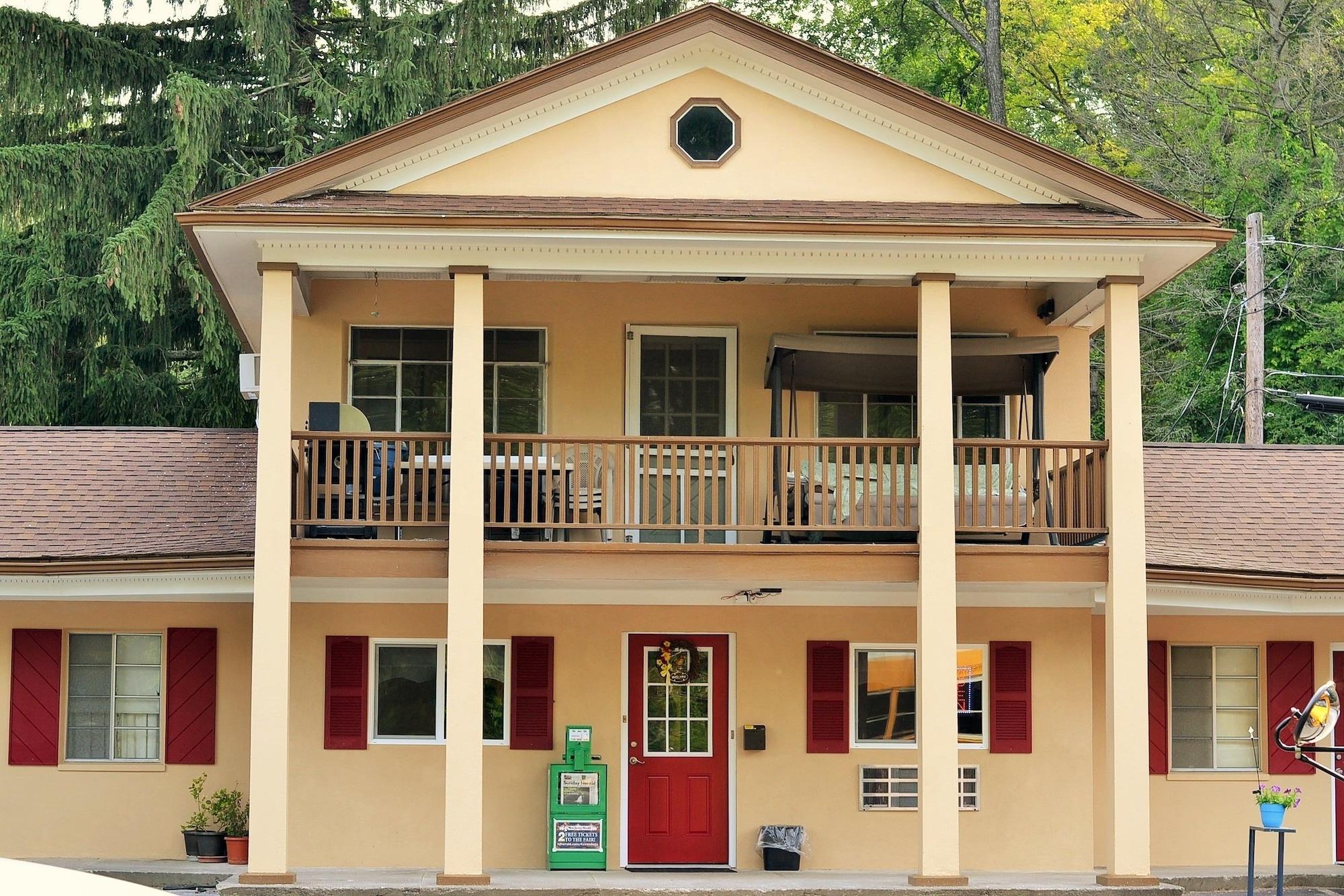 Varios Holiday Motel