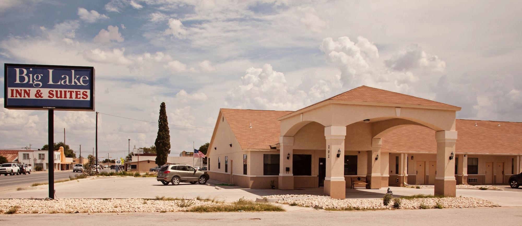 Vista Exterior Big Lake Inn & Suites