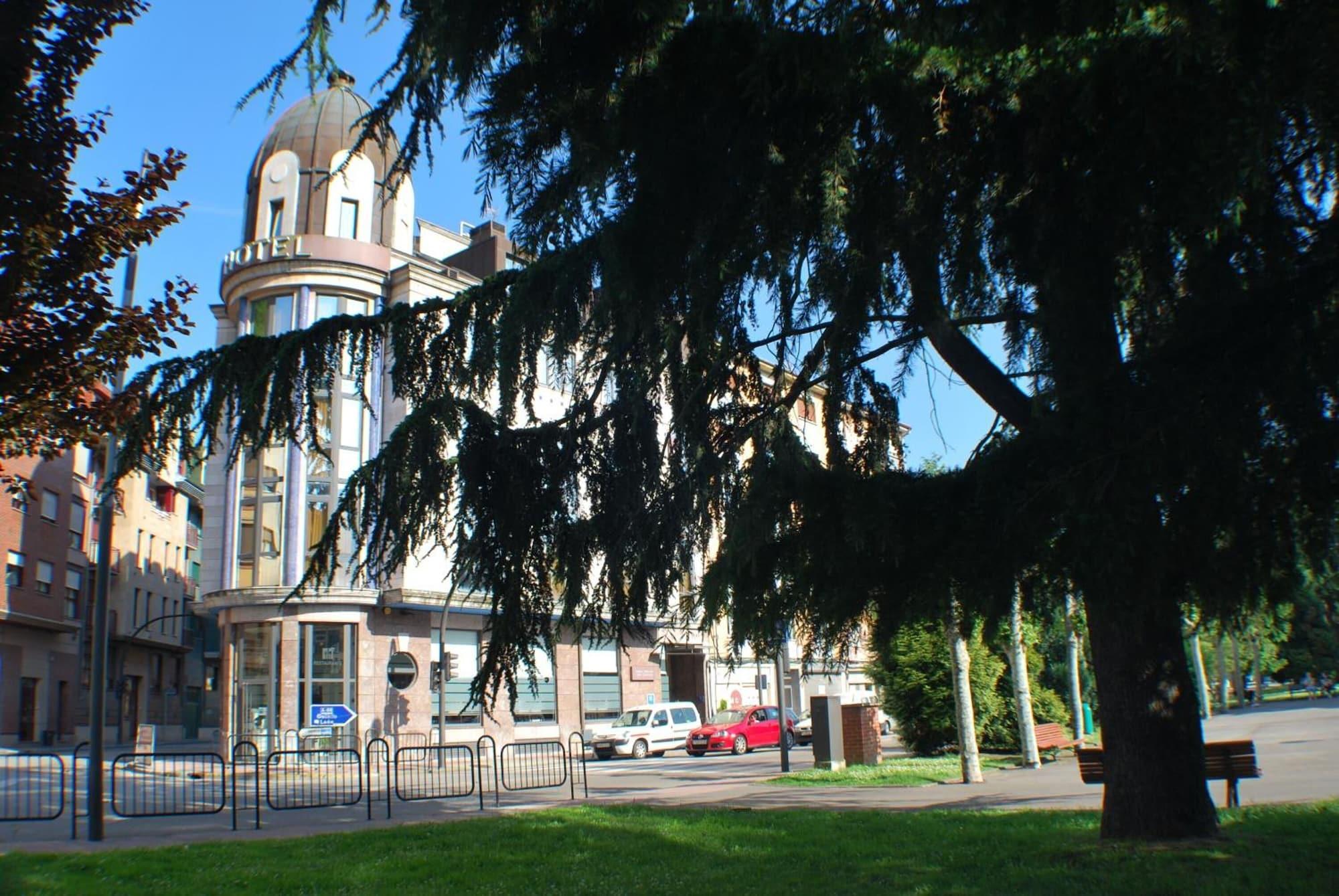 Vista Exterior Hotel Mieres del Camino