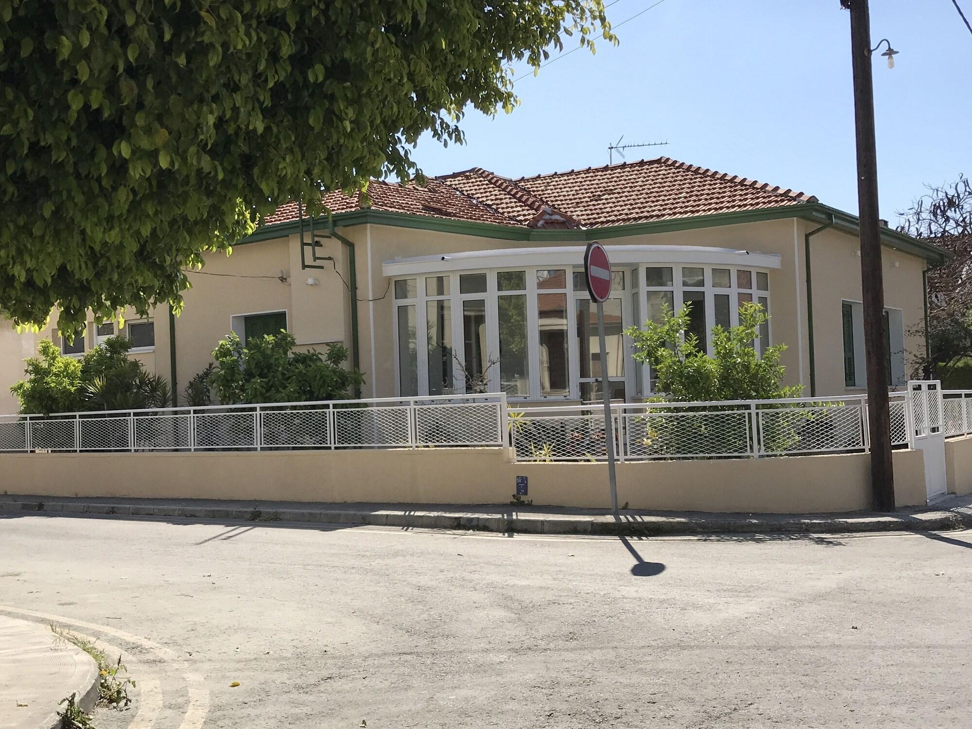 Vista Exterior Avgi's Home