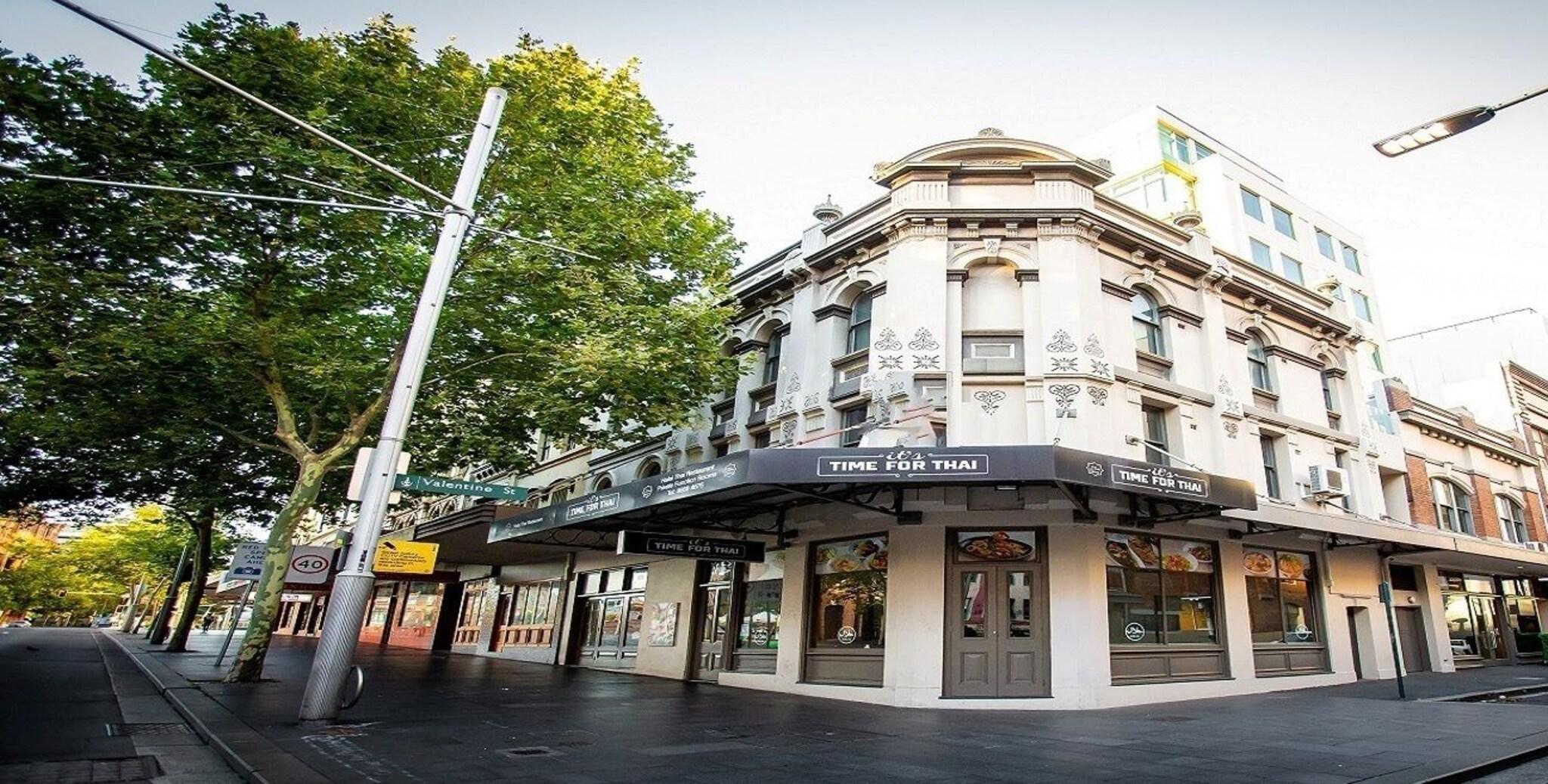 Vista Lobby Valentine On George