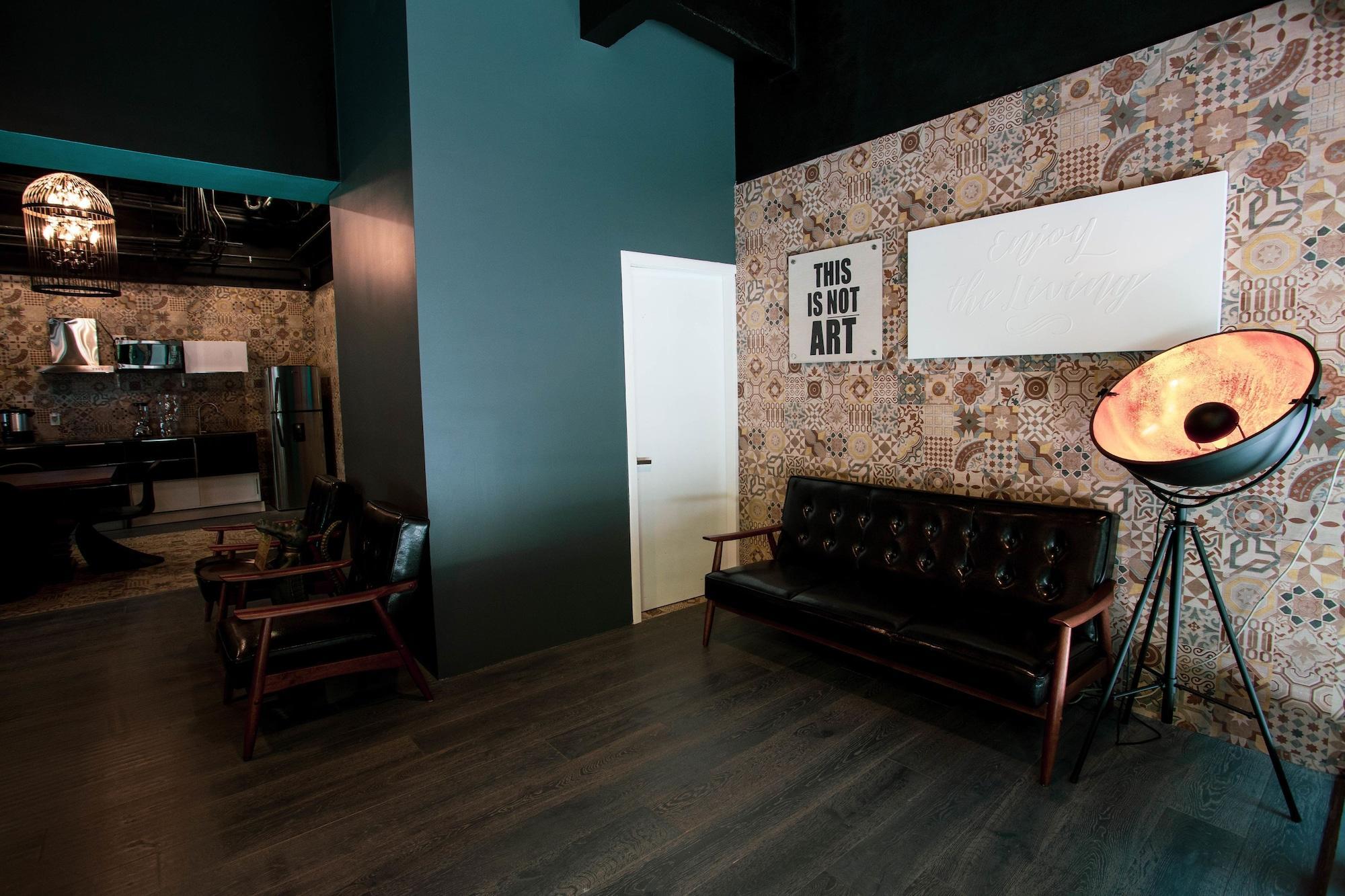 Bar/Salón Eazy Living Tijuana Centro