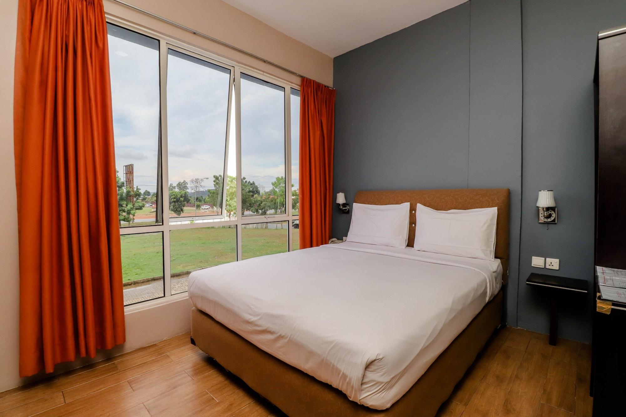 Varios Blitz Hotel Batam Near Sultan Mahmud Ri'ayat Shah Mosque