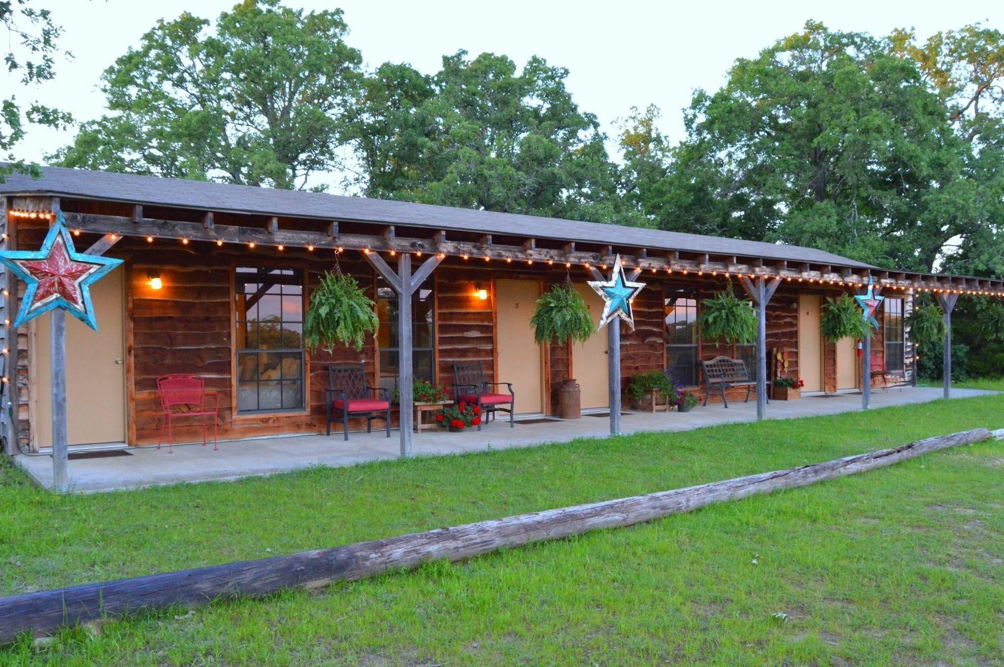 Vista Exterior Night Bird Ranch