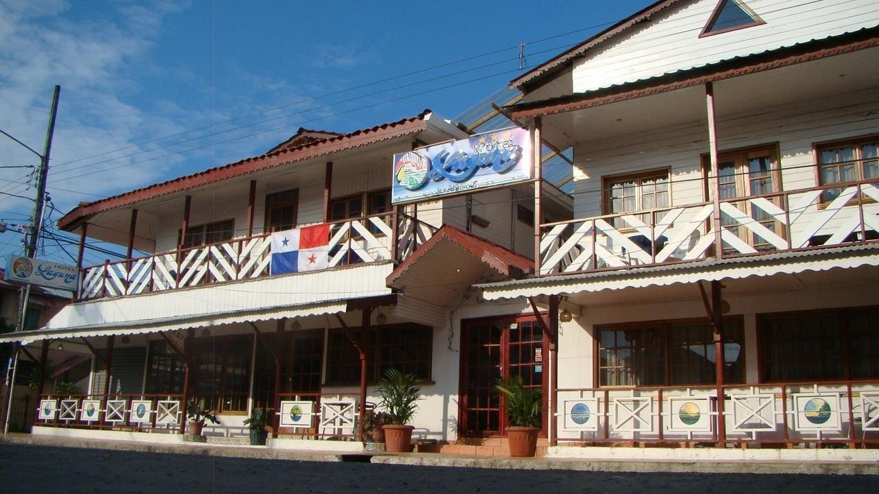 Vista Exterior Hotel Laguna