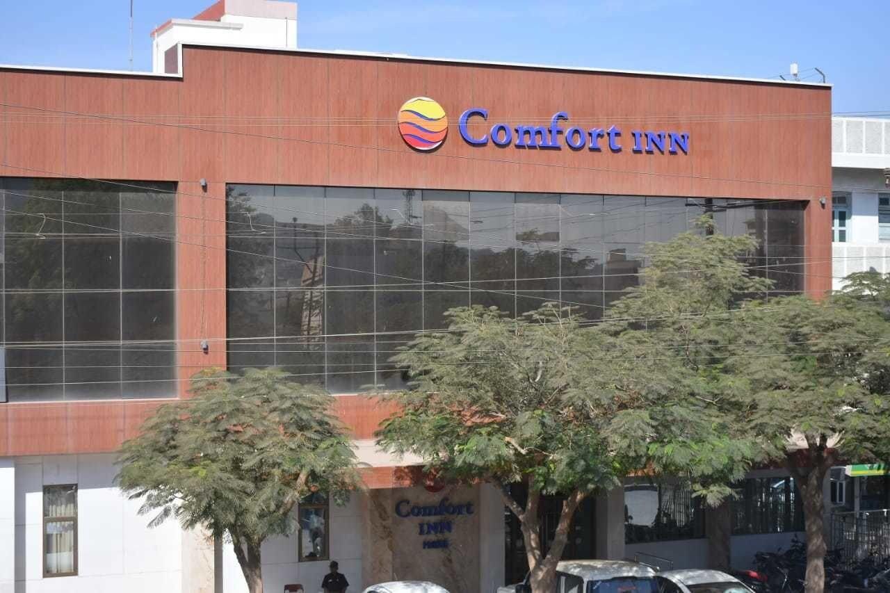 Vista Exterior Comfort Inn Prince