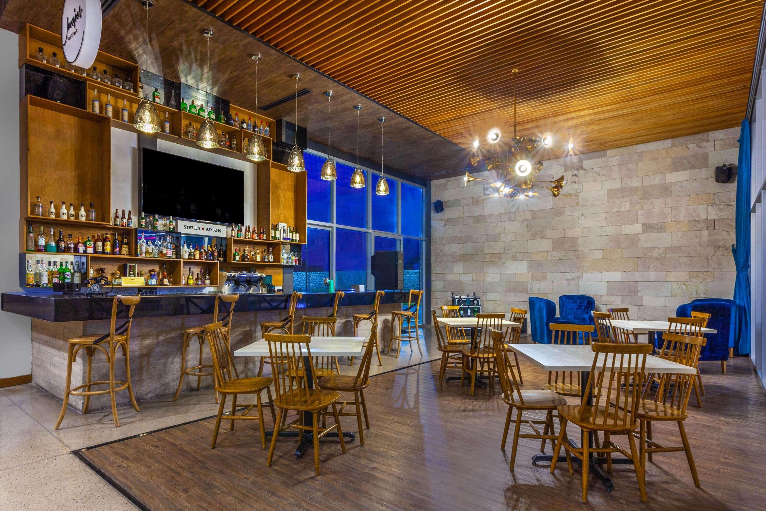 Bar/Salón TRYP by Wyndham San Luis Potosi Hotel & Suites