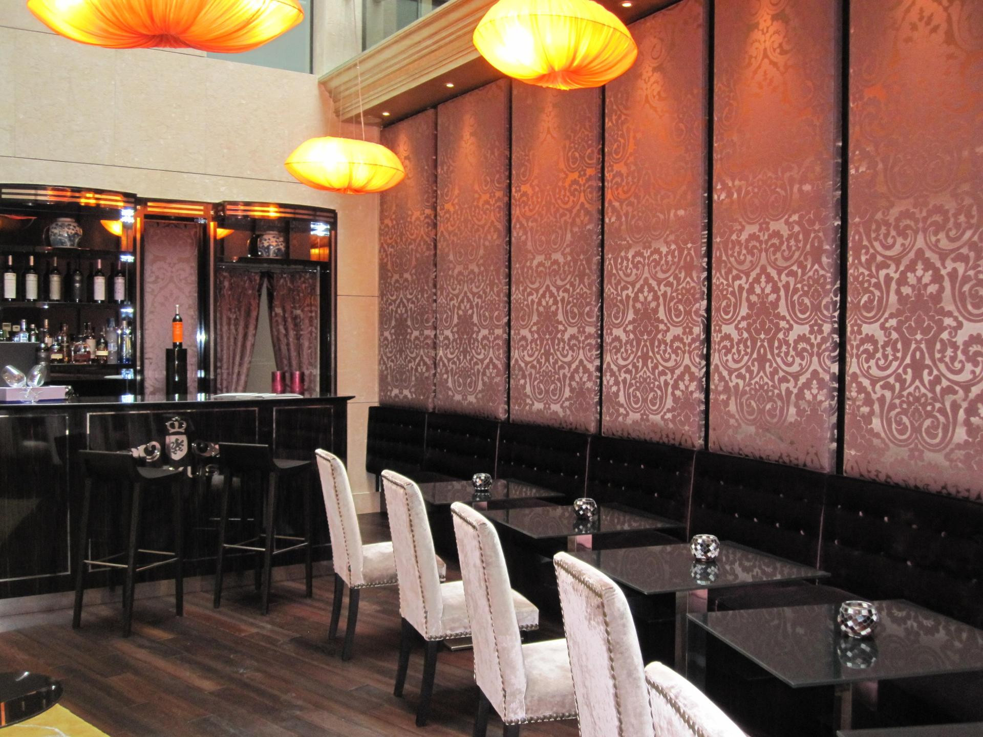 Bar/Salón Nexus Valladolid Suites & Hotel
