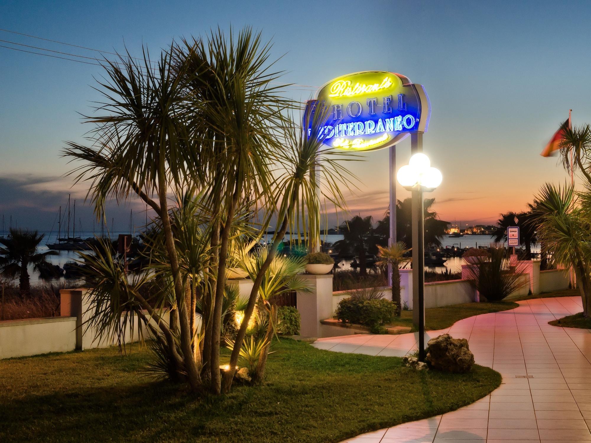 Vista Exterior Hotel Mediterraneo