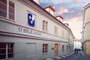 Alojamiento - Hotel At the White Lily