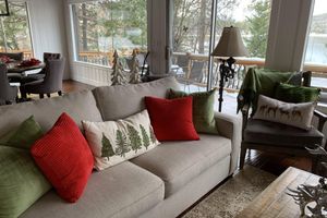 Alquiler Vacacional - LAKEFRONT & DOCK, Fishing,  2 fire pits, Fireplace, 2 mi slopes, Tesla -Pets,