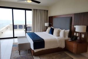 Alojamiento - Villa la Valencia's spacious suites with a modern contemporary design.