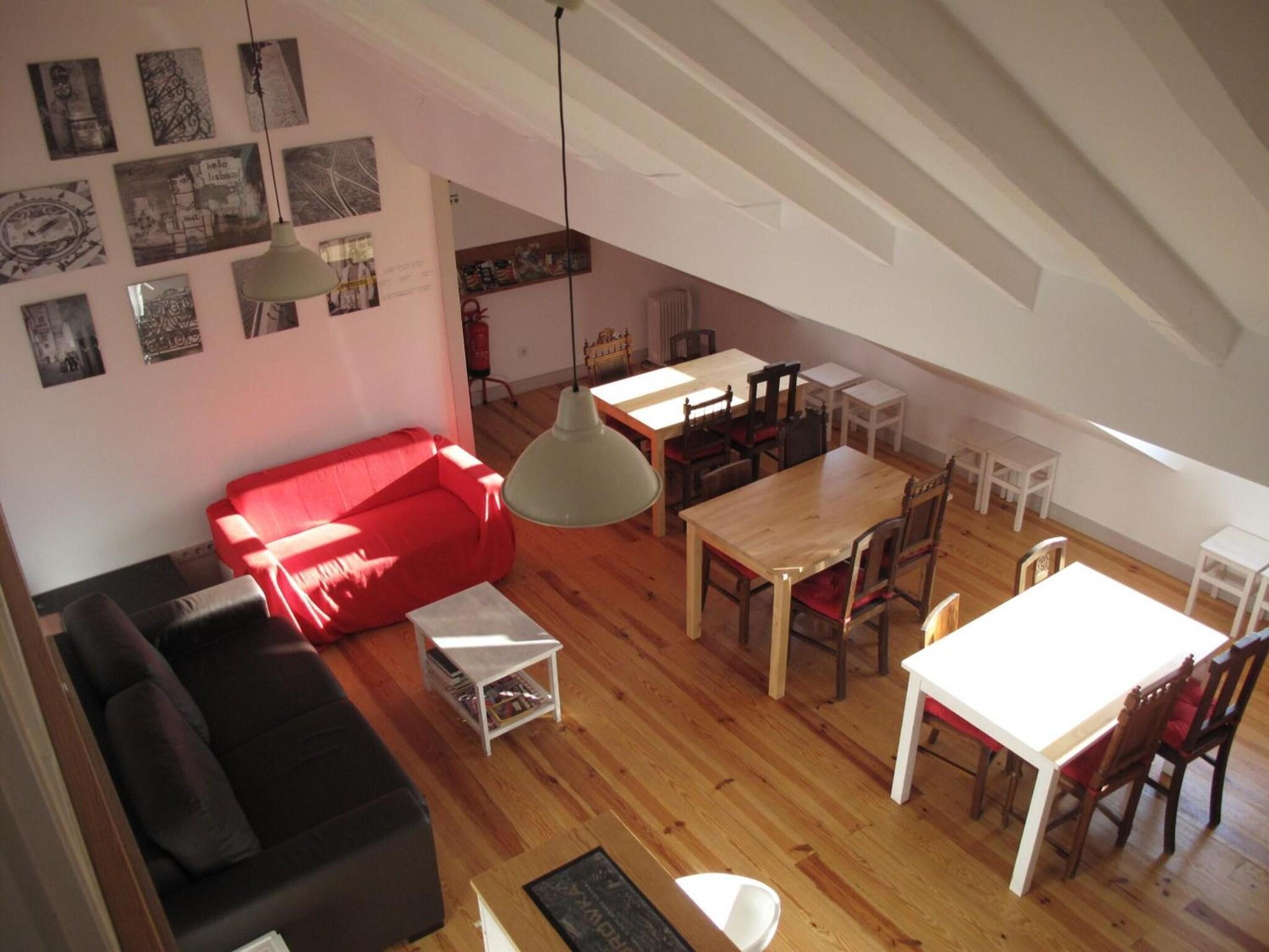 Restaurant Inn Possible Lisbon Hostel